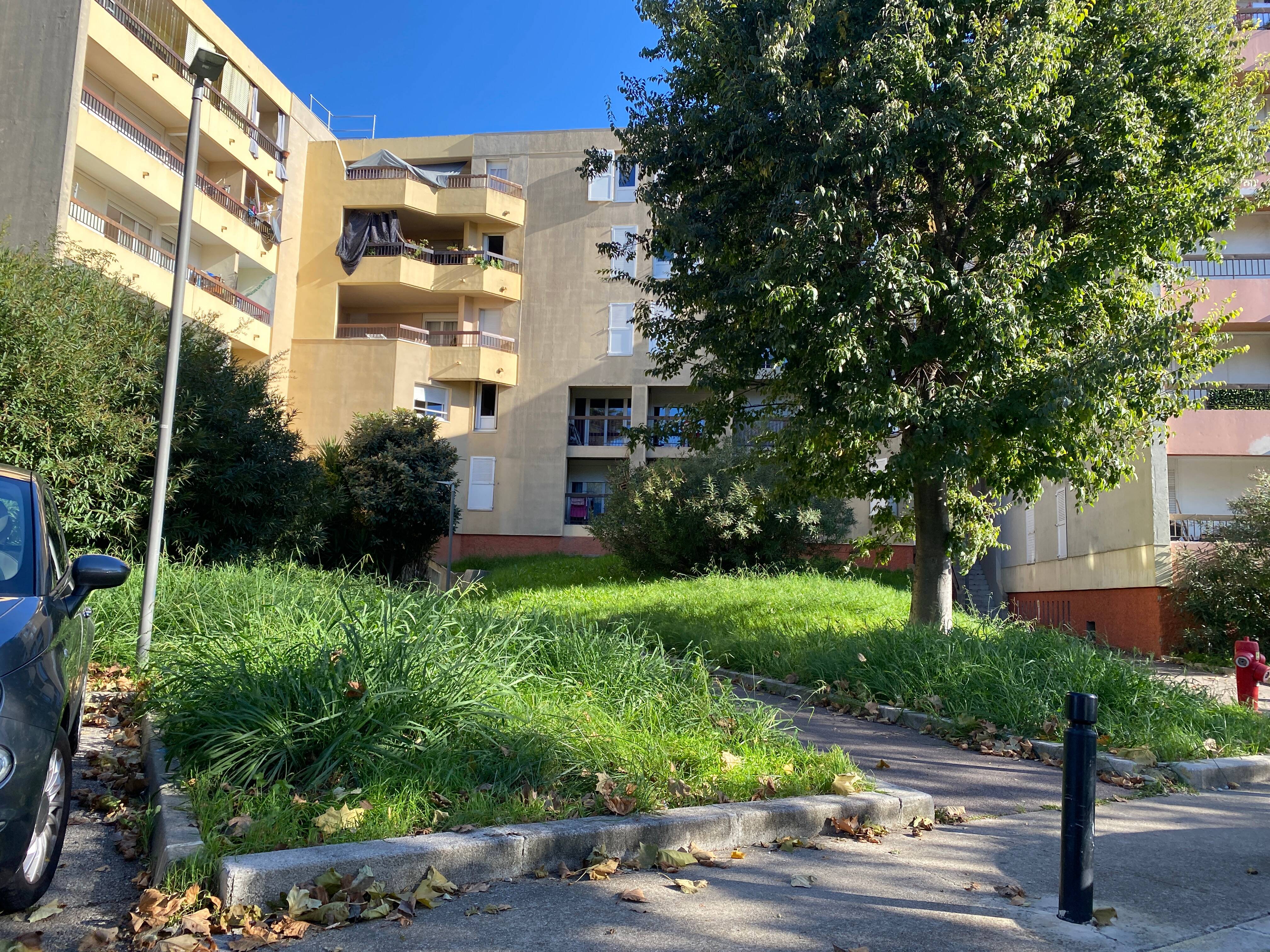 "Le même seau est utilisé du 1er au 14e étage, sans changer l'eau": dans ce quartier de Cannes, les locataires dénoncent des charges élevées et un ménage bâclé