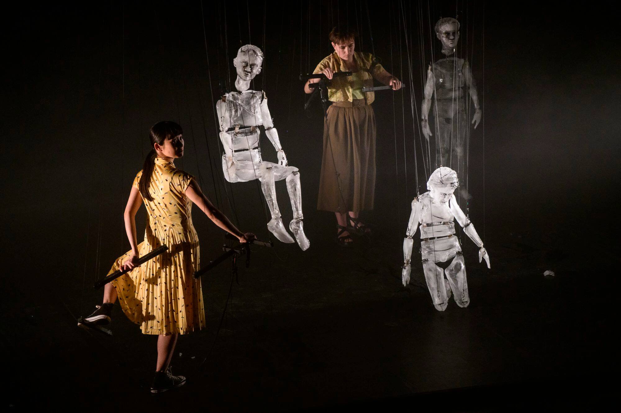 A voir à Mougins et Nice, la pièce "Les Vagues" met en scène des marionnettes de glace