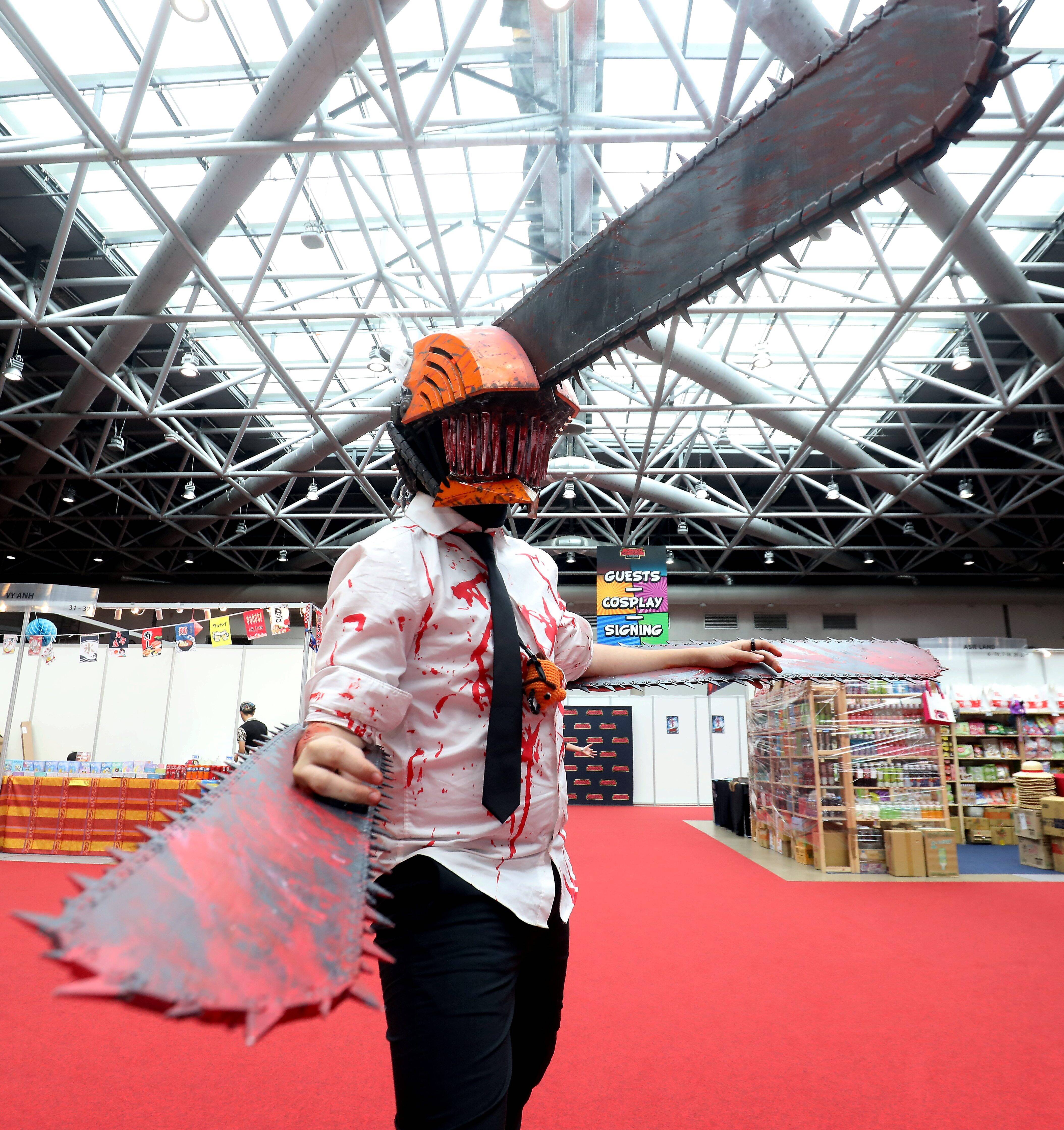 Used by supporters of the President of Argentina, the character of “The Chainsaw Man” also inspires young people at Monaco Comic-Con