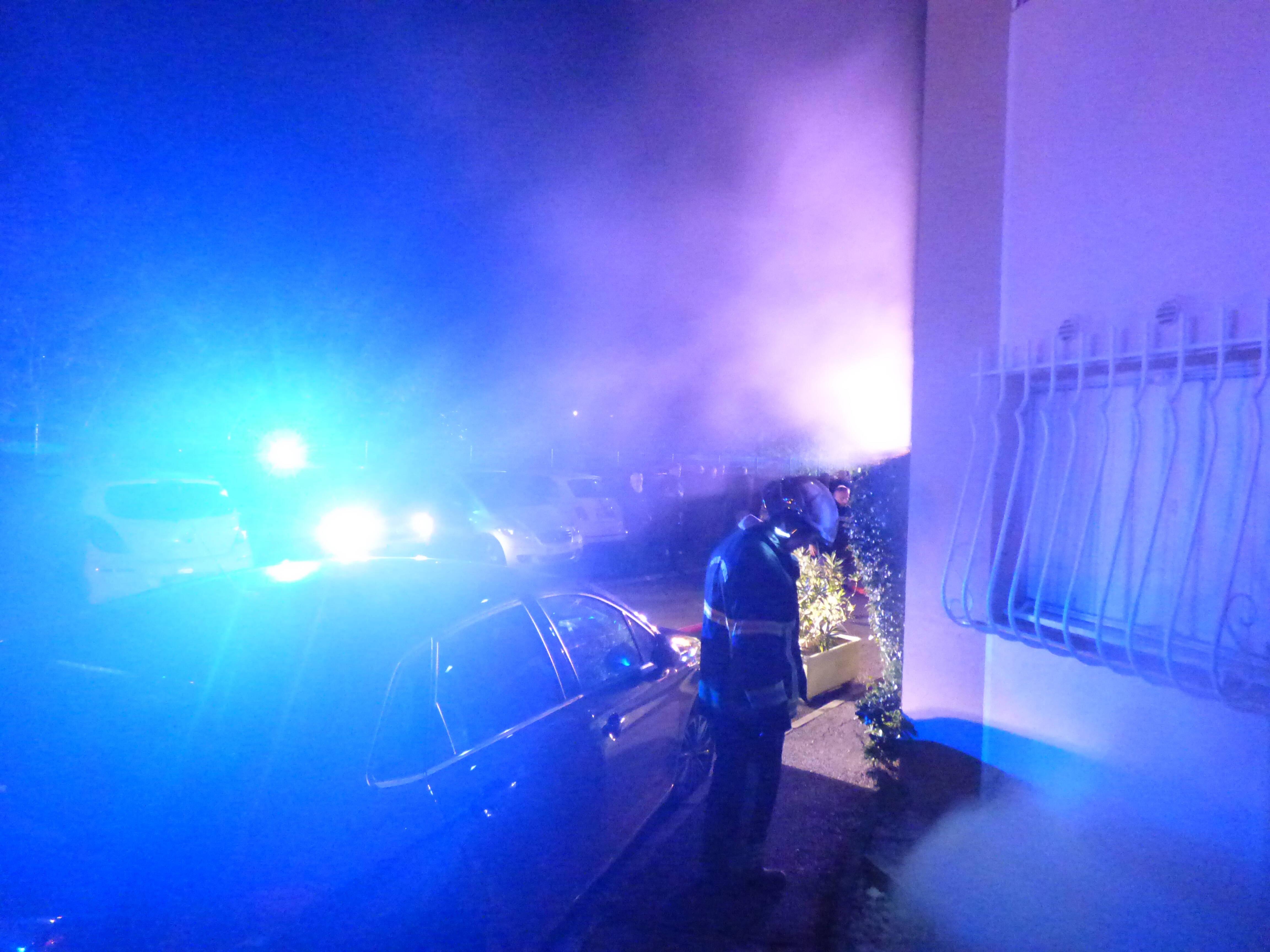 "Il s'est jeté dans les flammes": à Nice, un habitant de l'Ariane salue le courage d'un soldat du feu