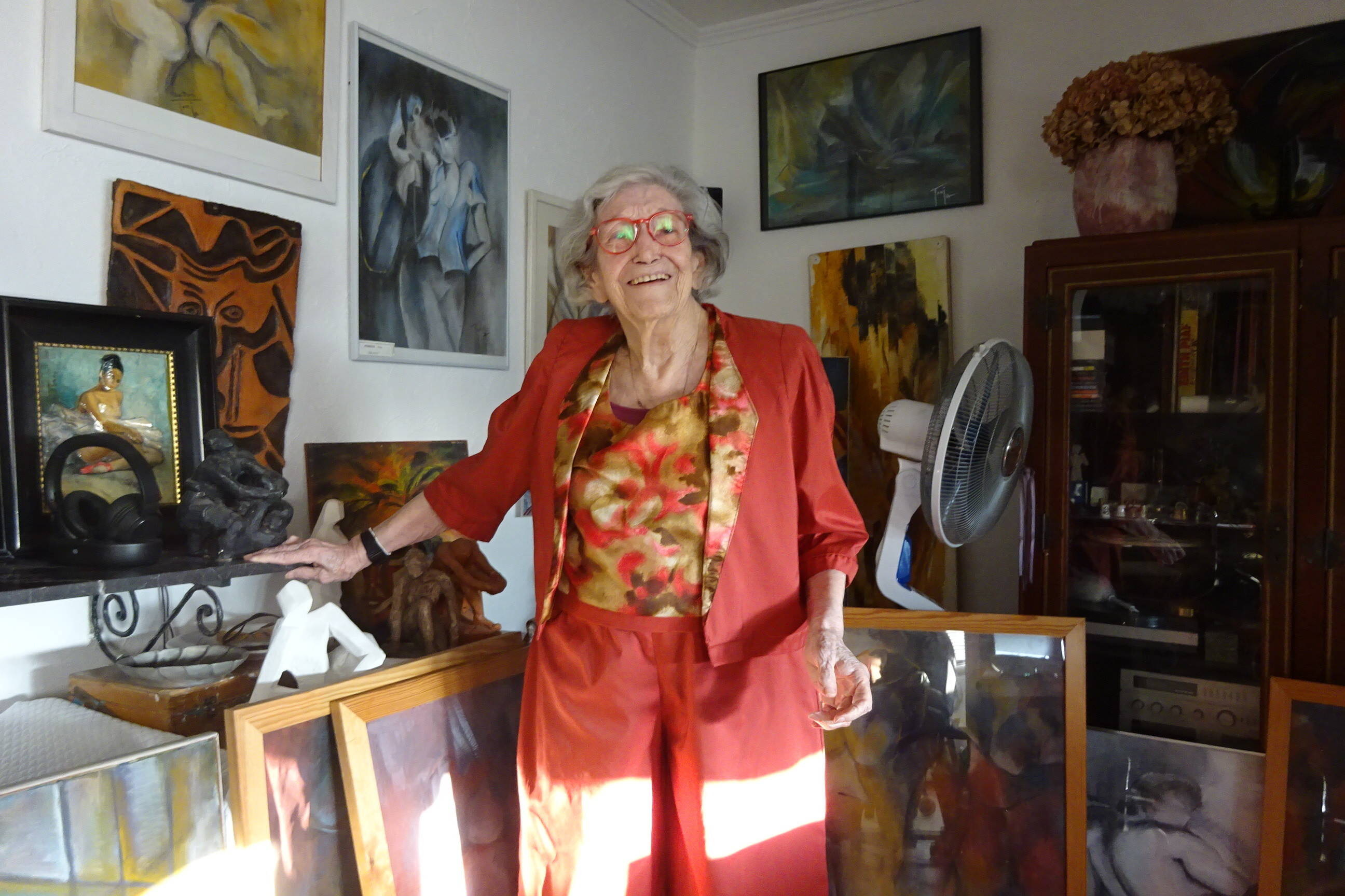 Il n'y a pas d'âge pour exposer: Tonia, 95 ans, dévoile ses oeuvres au Café culture à Toulon