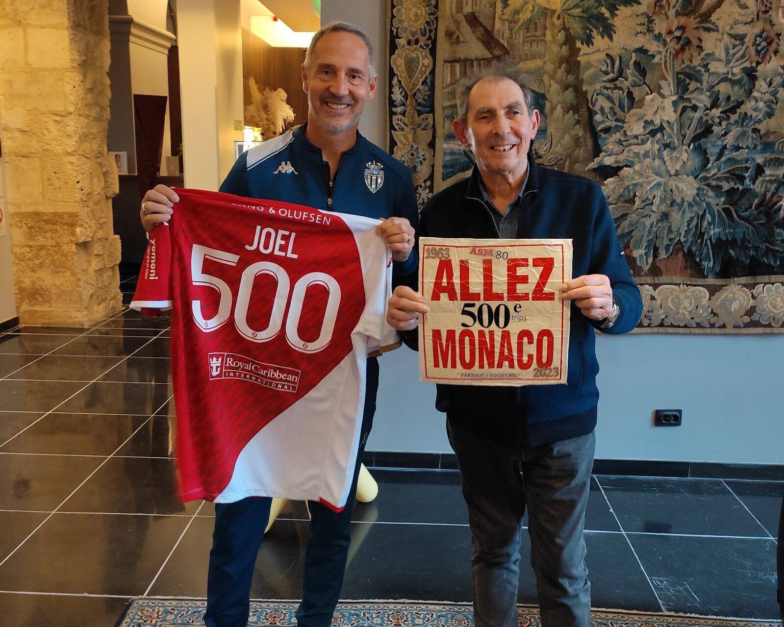 61 ans de passion, plus de 500 déplacements, l'anecdote de Deschamps... ce retraité a été élu supporter de l'année par l'AS Monaco