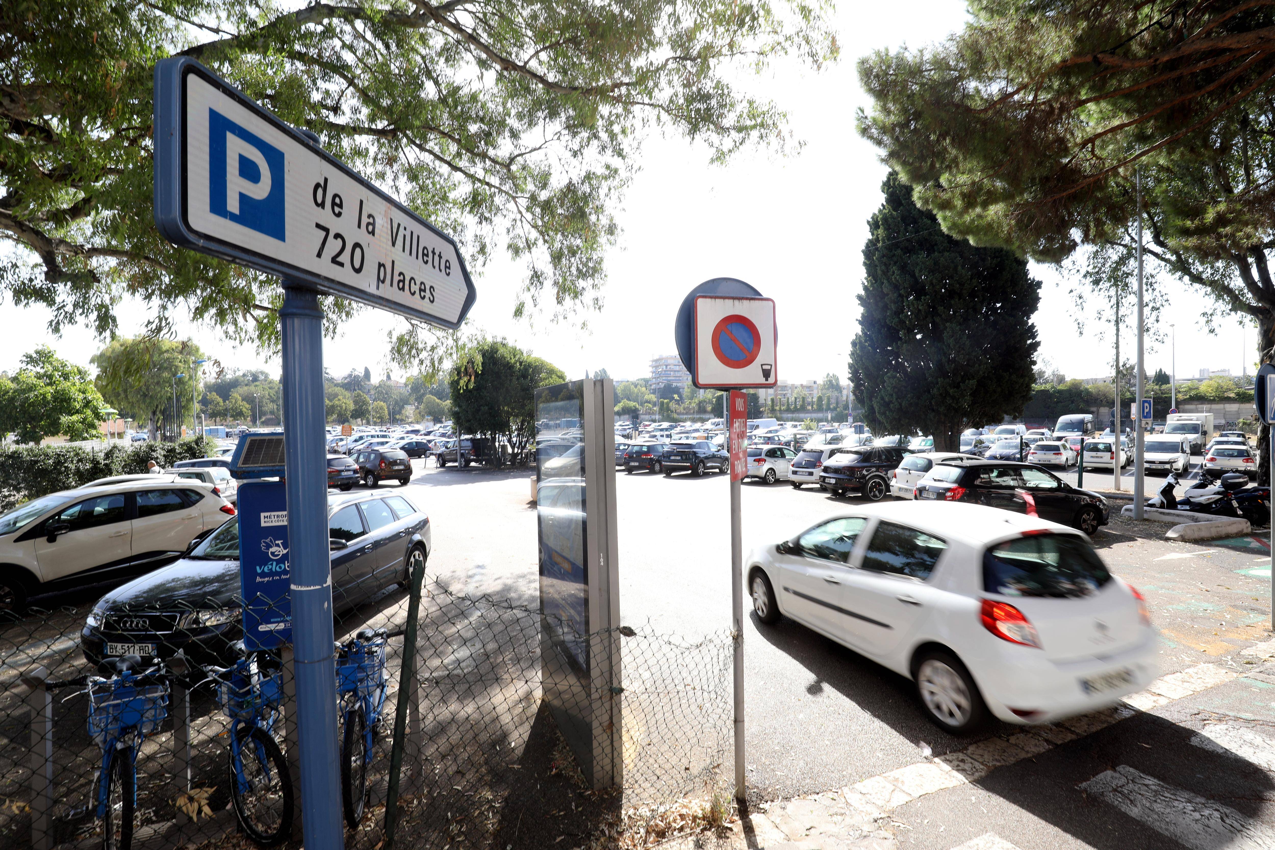 Les opposants au maire de Cagnes-sur-Mer lui reprochent d'avoir bradé le parking de la Villette