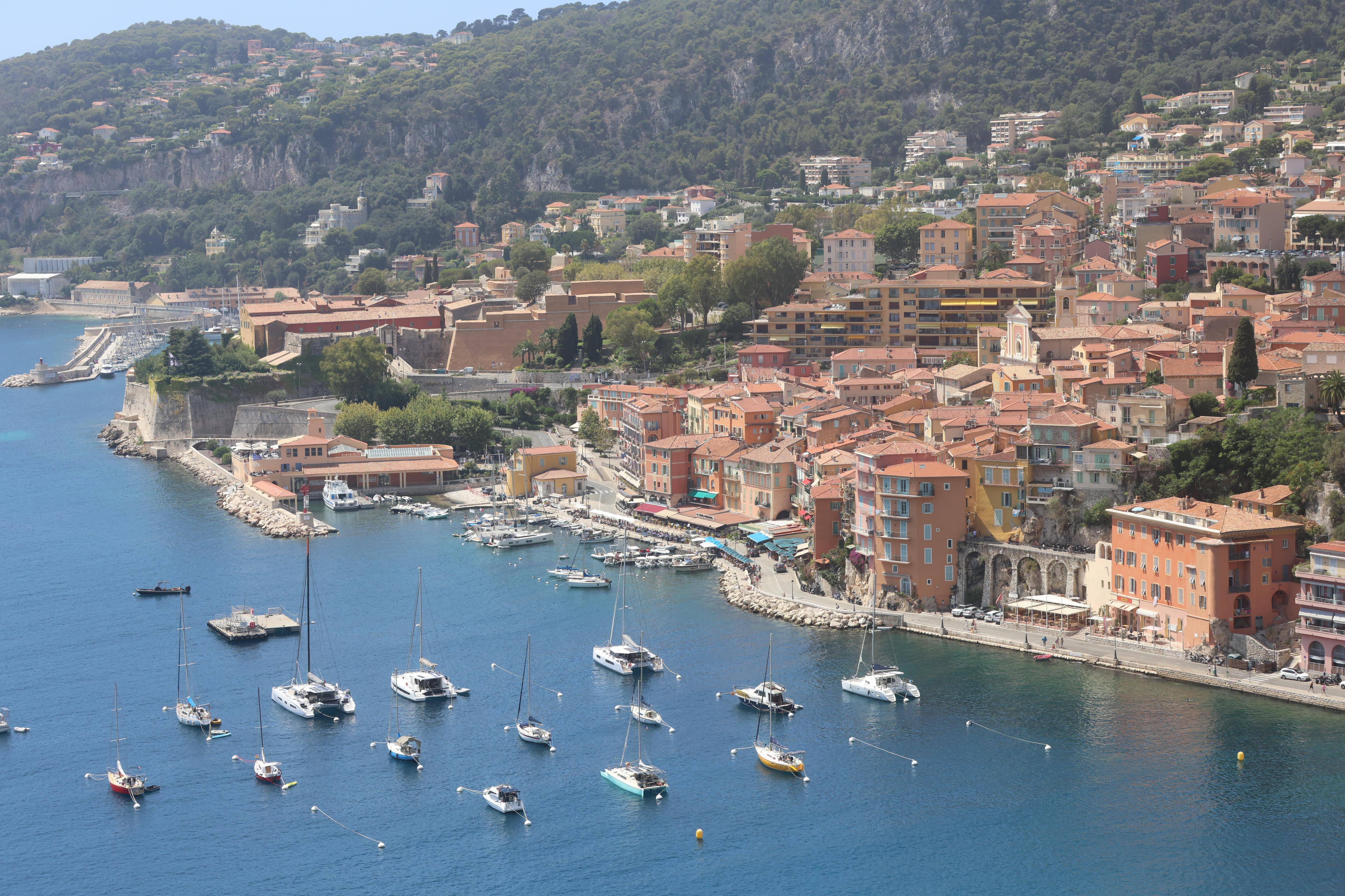 40% en moins en 10 ans: cette ville de la Côte d'Azur réglemente les "Airbnb" pour regagner des habitants