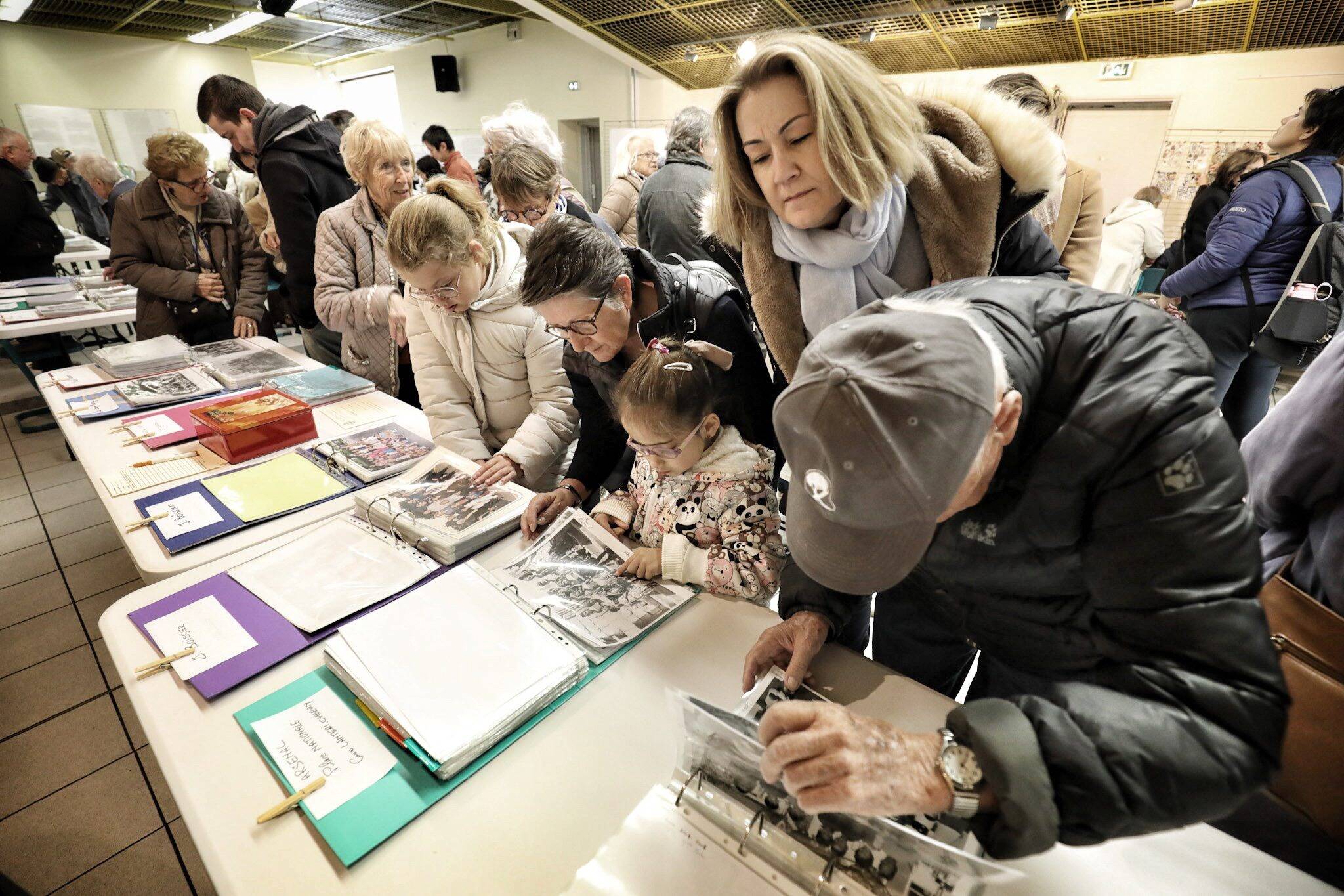"C'est tellement vieux et émouvant": jusqu'à ce dimanche, ces Antibois se replongent leurs photos de classe, à l'occasion des 20 ans du Musée de l'École.
