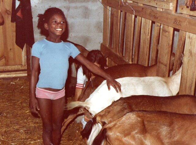 Bergerie en ruine, traite des chèvres, école à la maison... L'incroyable enfance de Surya Bonaly dans ce village azuréen avant de devenir une icône du sport