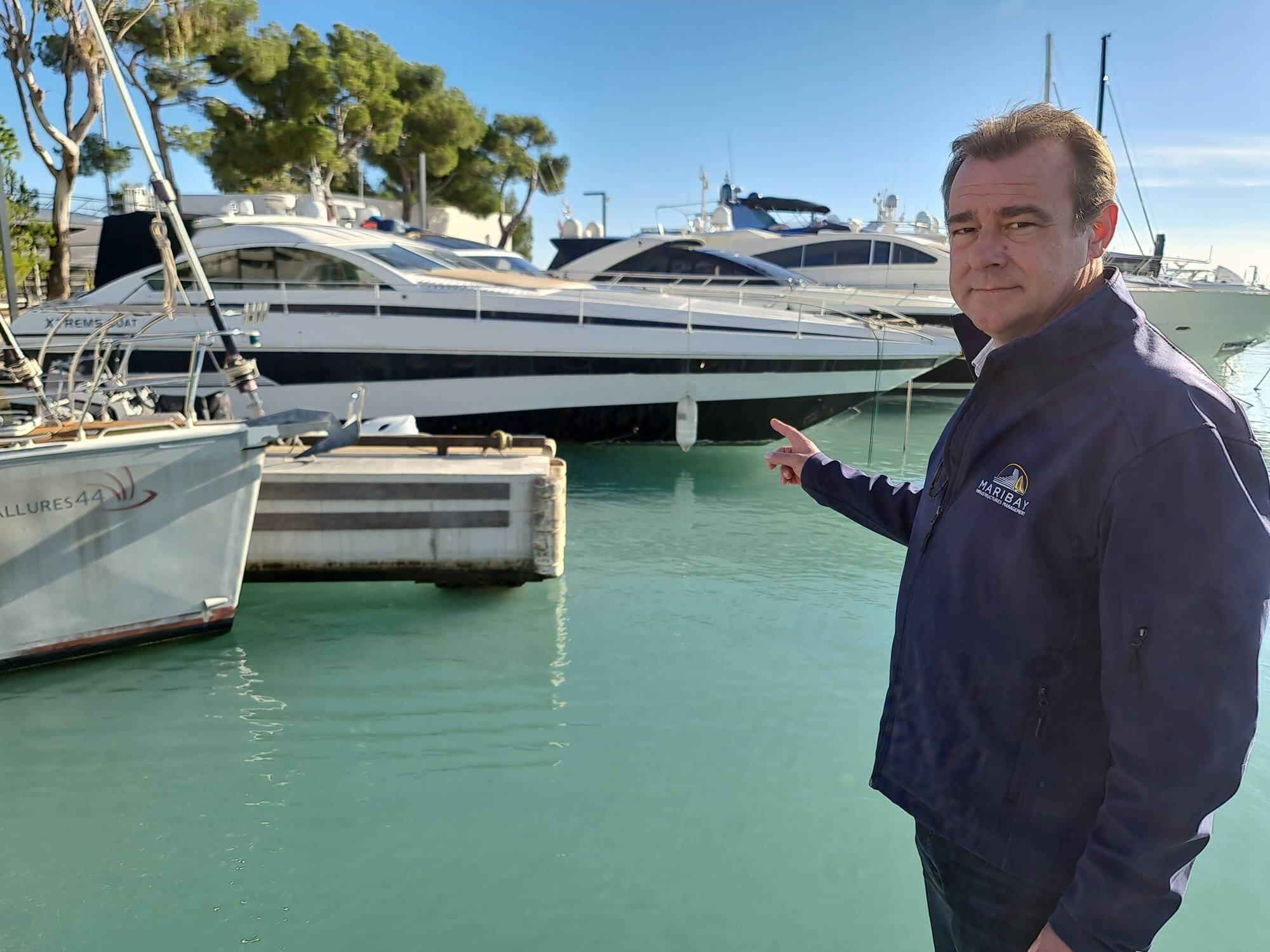Trois bateaux à vendre aux enchères dans le port de Marina-Baie-des-Anges à Villeneuve-Loubet