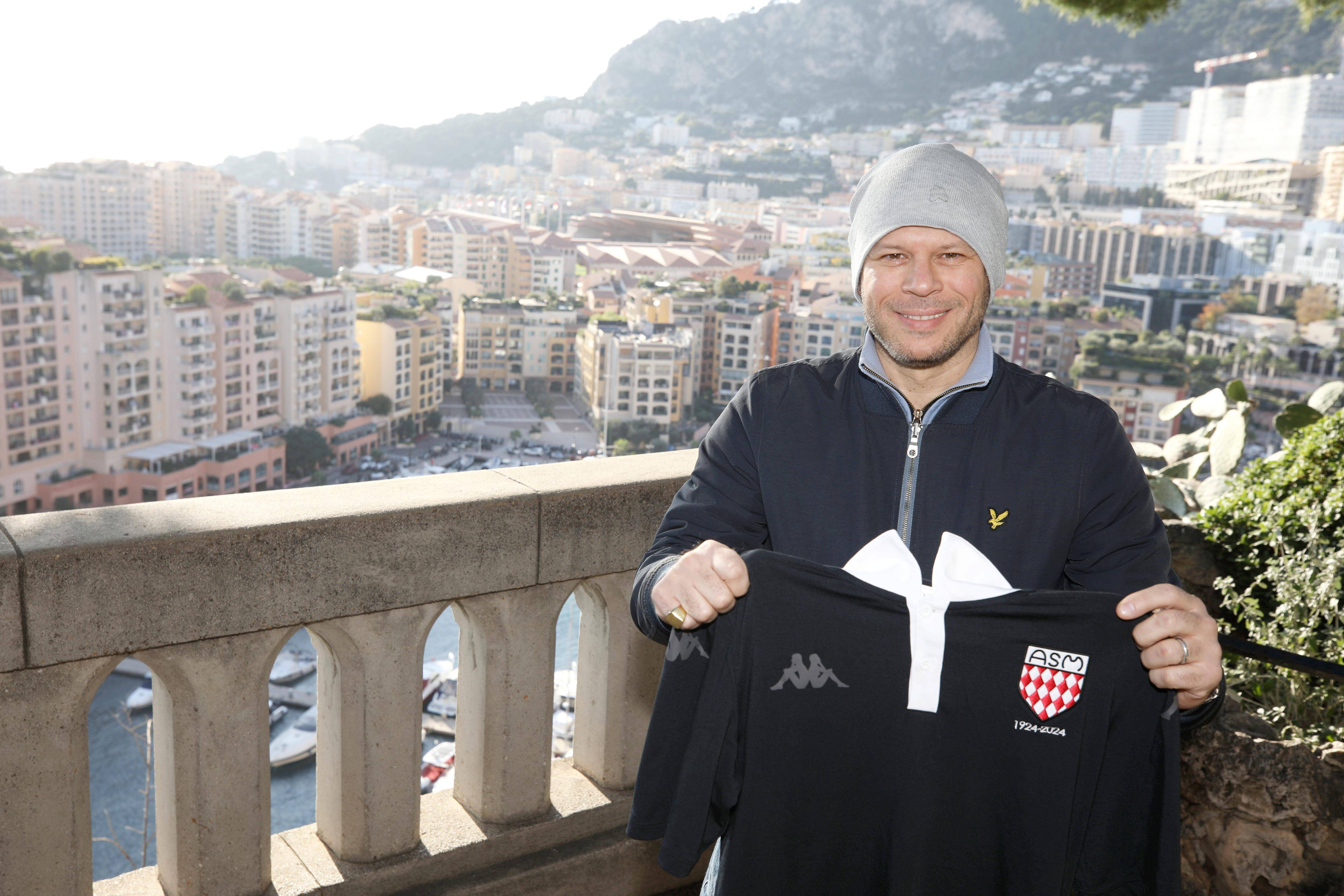 "J'ai toujours voulu faire un hymne pour l'AS Monaco"... Comment sa chanson écrite en 2004 est devenue l'hymne officiel de l'ASM? Il raconte