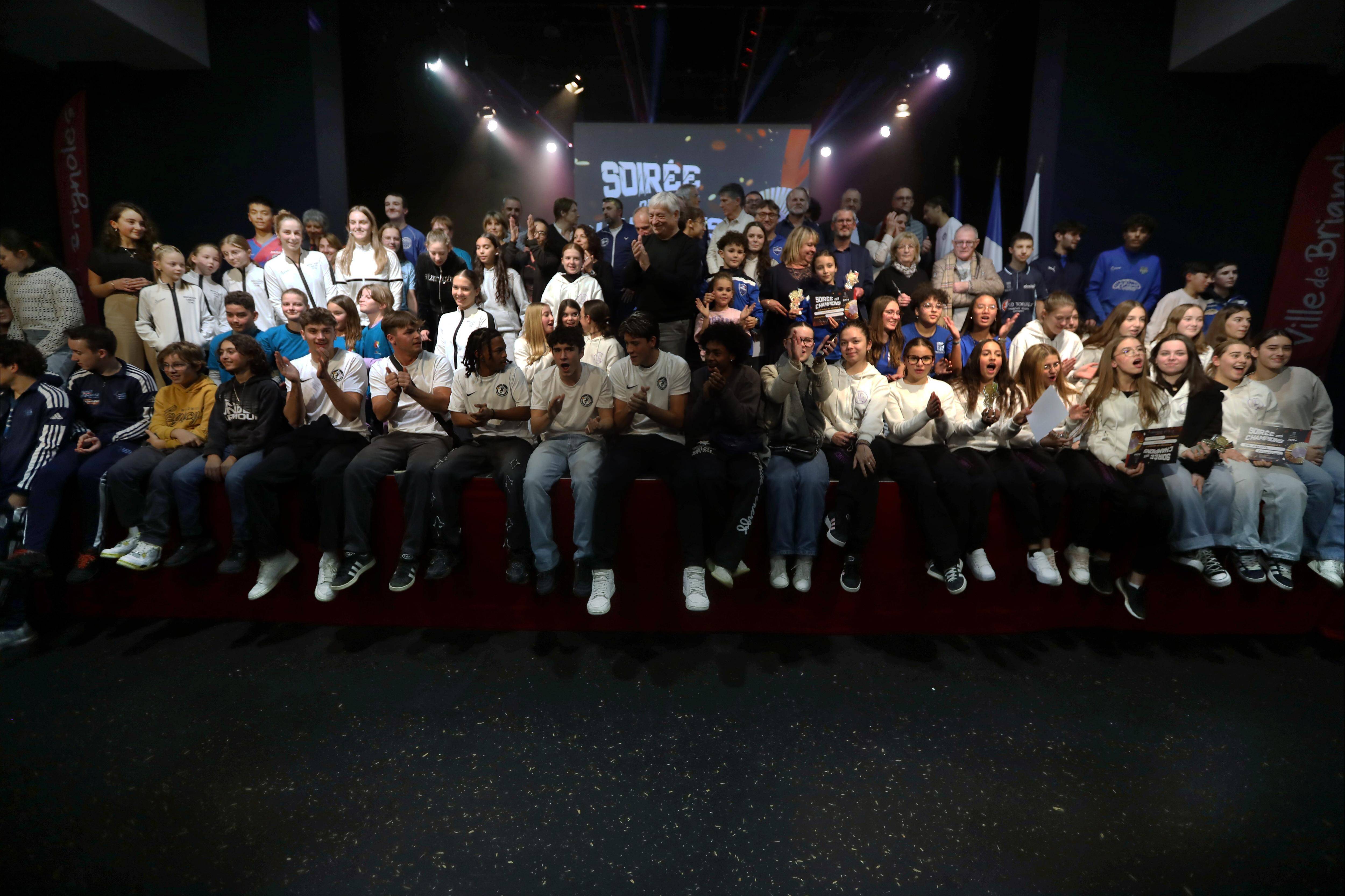 Une soirée de gala qui clôt l'année olympique: plus de 250 sportifs ont récompensés à la "Soirée des champions" à Brignoles