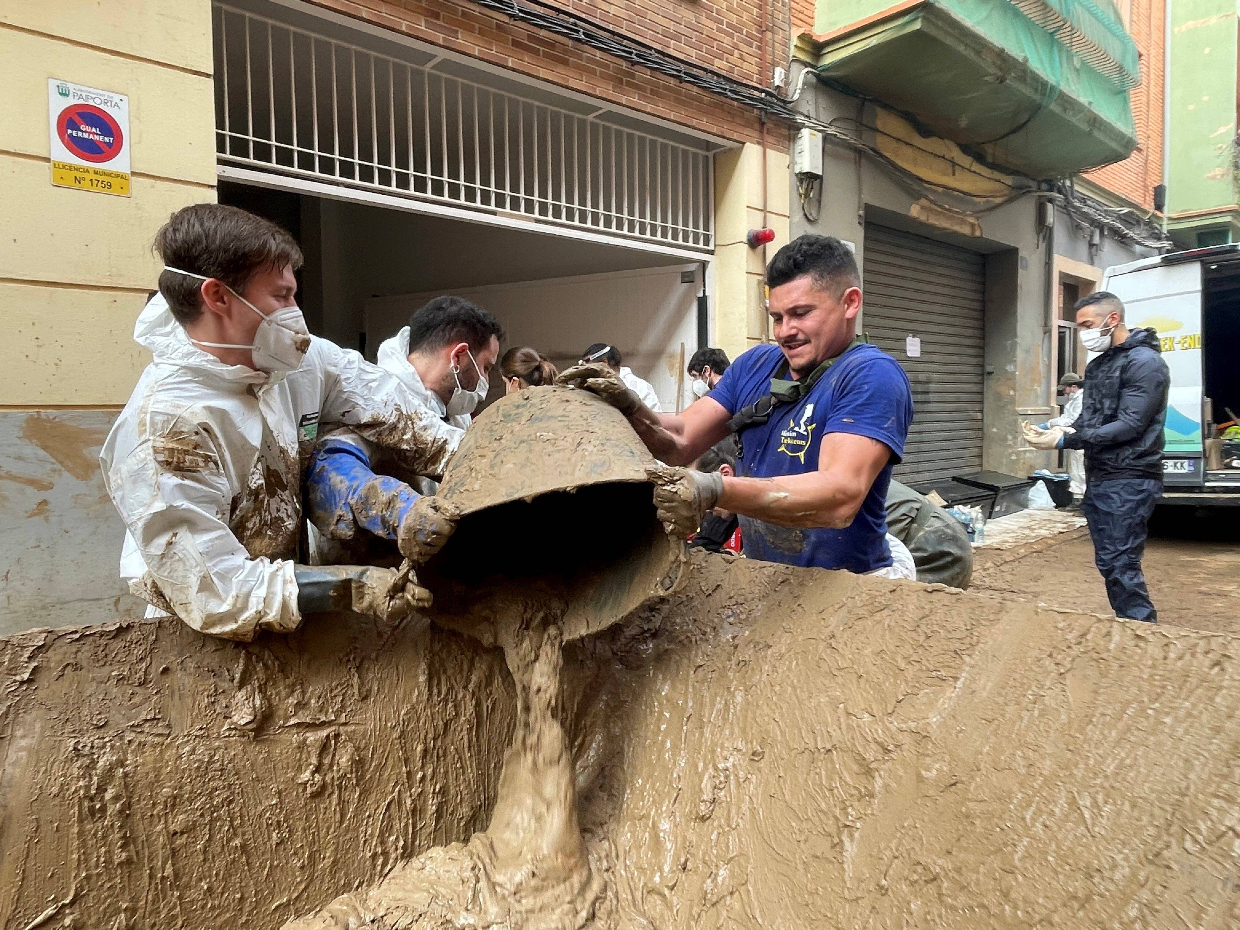 "Un théâtre d'opérations encore cataclysmique": reportage avec les bénévoles azuréens sur le front après les inondations en Espagne