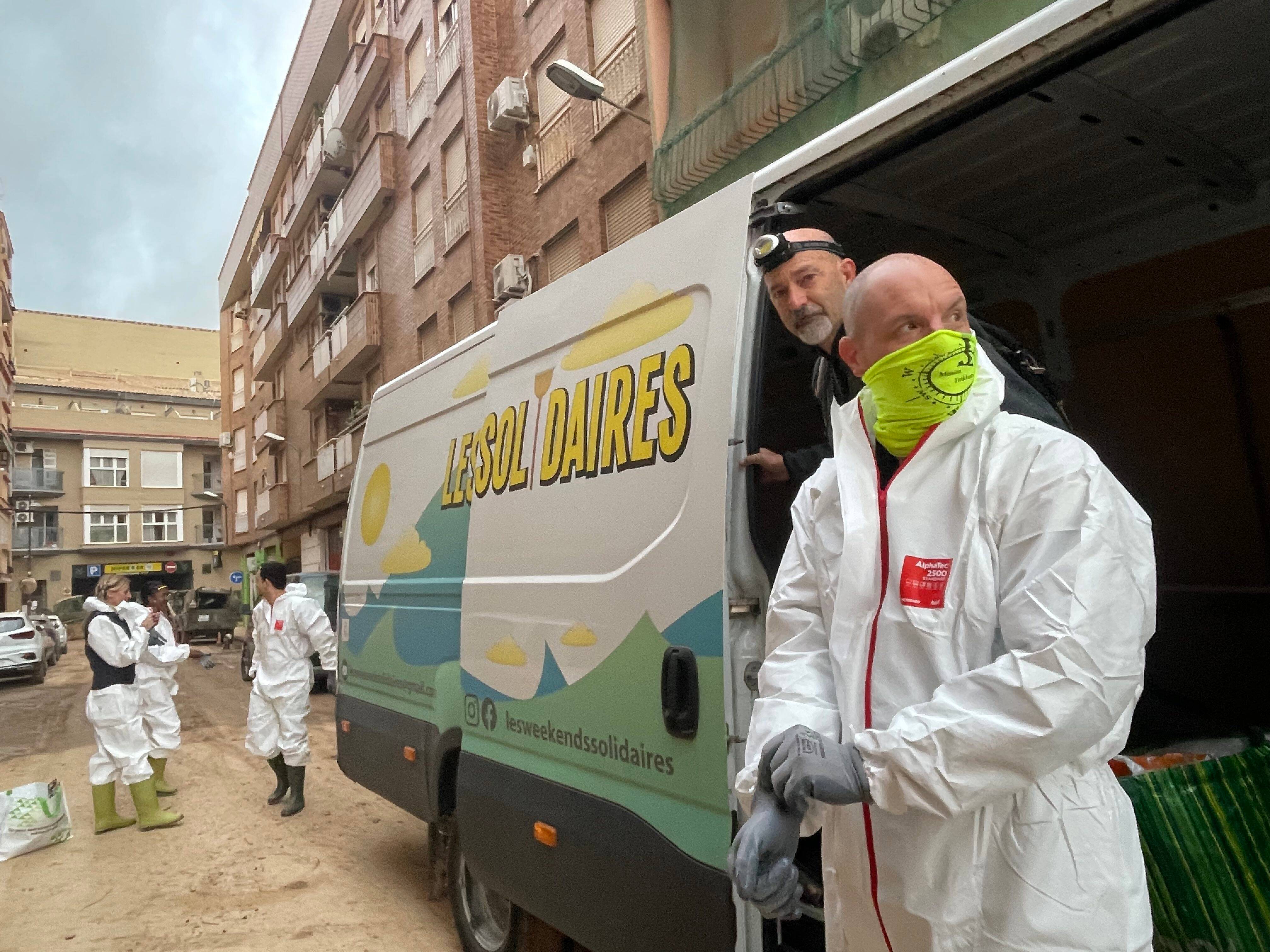 "Ça donne envie de se mettre au service des autres": des vallées des Alpes-Maritimes à Valence, une solidarité sans frontière