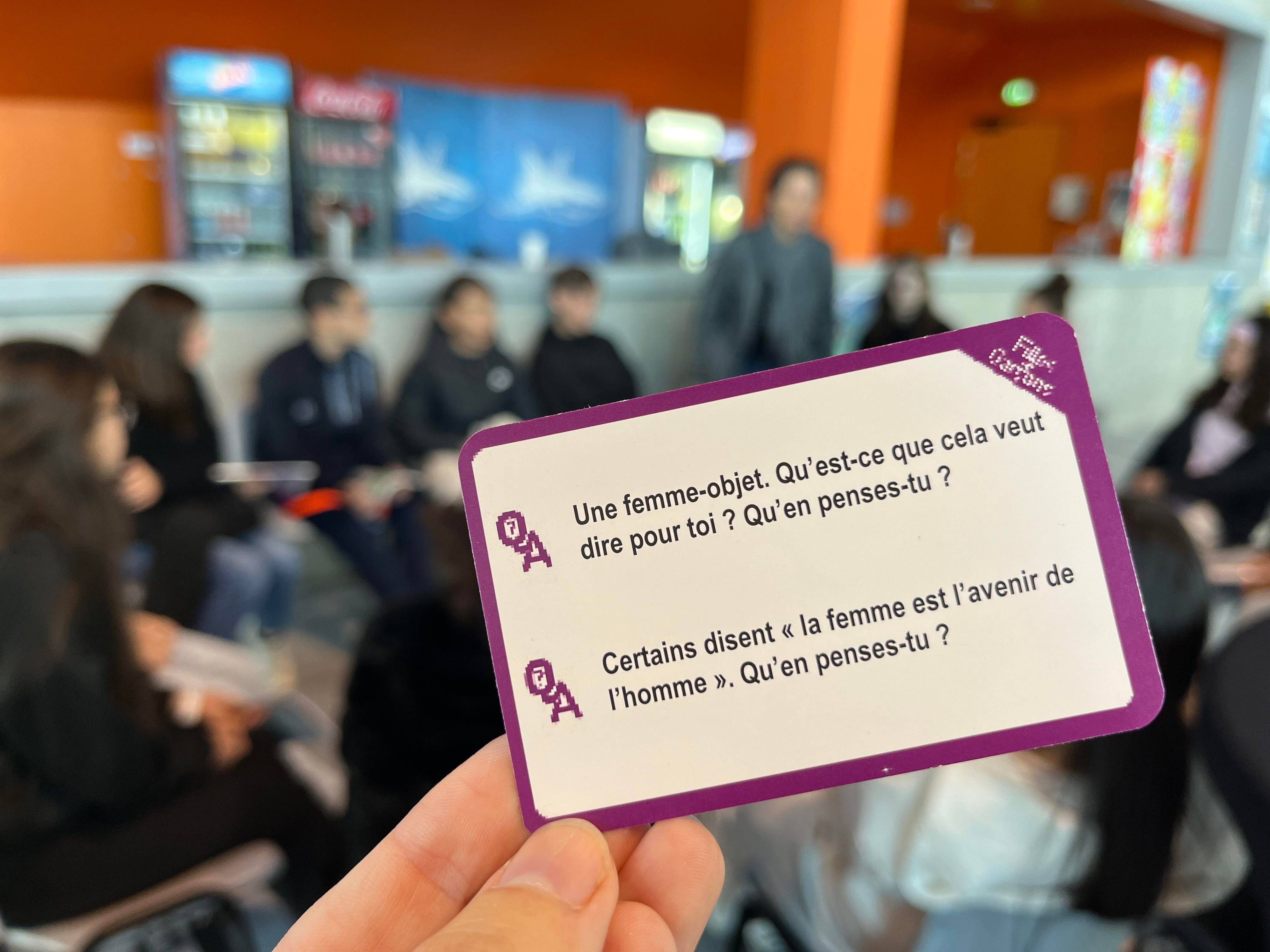 "Siffler une fille dans la rue, c'est la prendre pour une femme-objet": à Antibes, 530 jeunes débattent autour de l'égalité