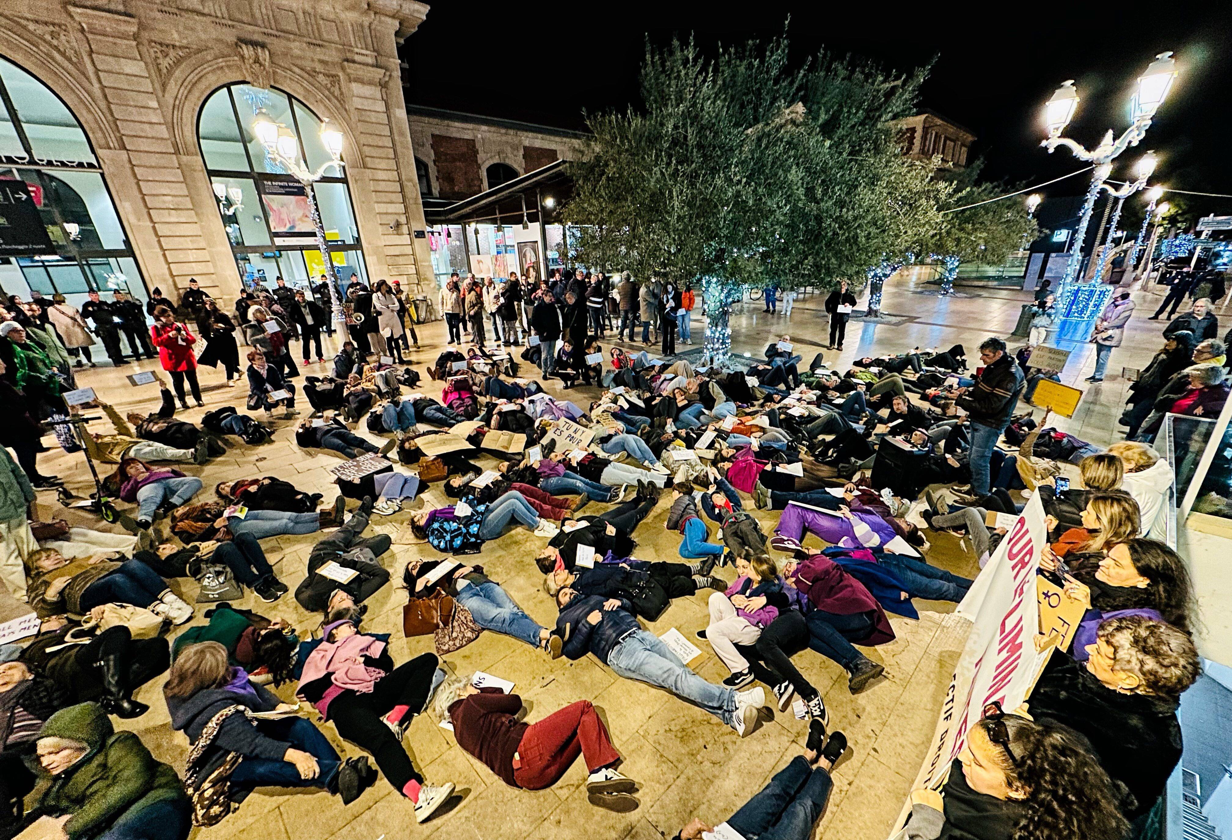 Journée internationale contre les violences sexistes et sexuelles: du violet sur Toulon pour "éliminer la violence"