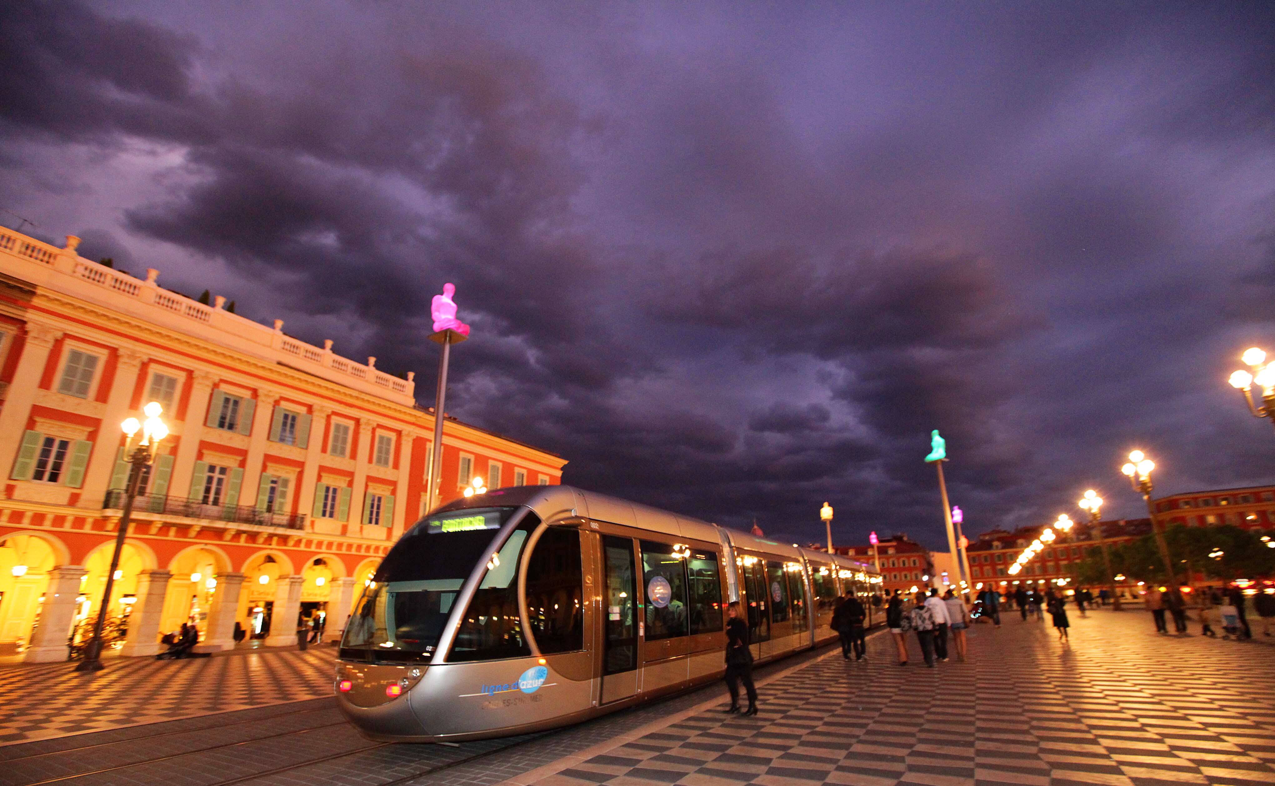 "5D", boutons d'alerte... Que faire si vous êtes témoin de violences faites aux femmes dans les transports en commun ou l'espace public à Nice