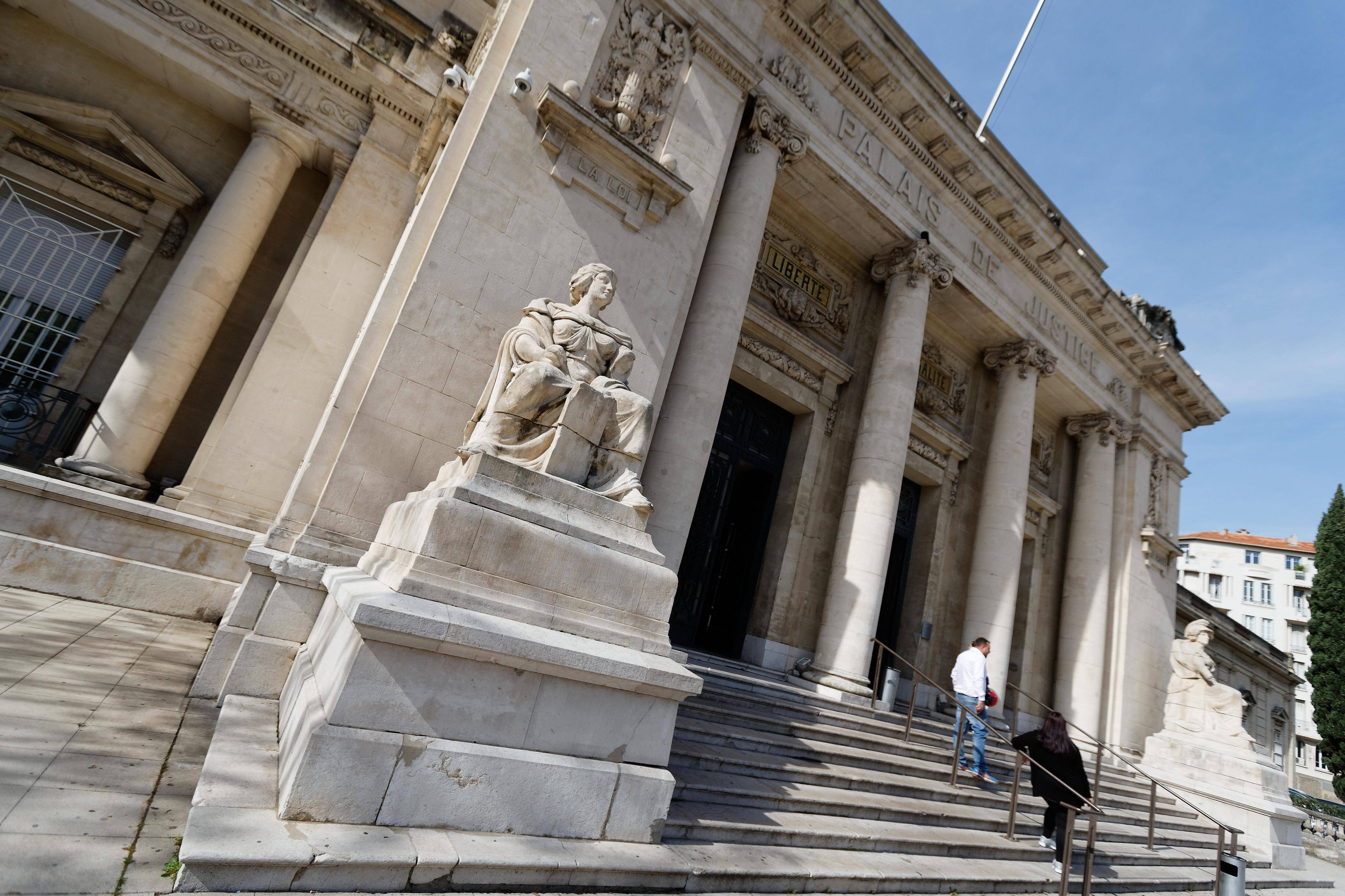 Un individu interpellé avec quatre couteaux à La Seyne: "Vous n'irez pas en prison"