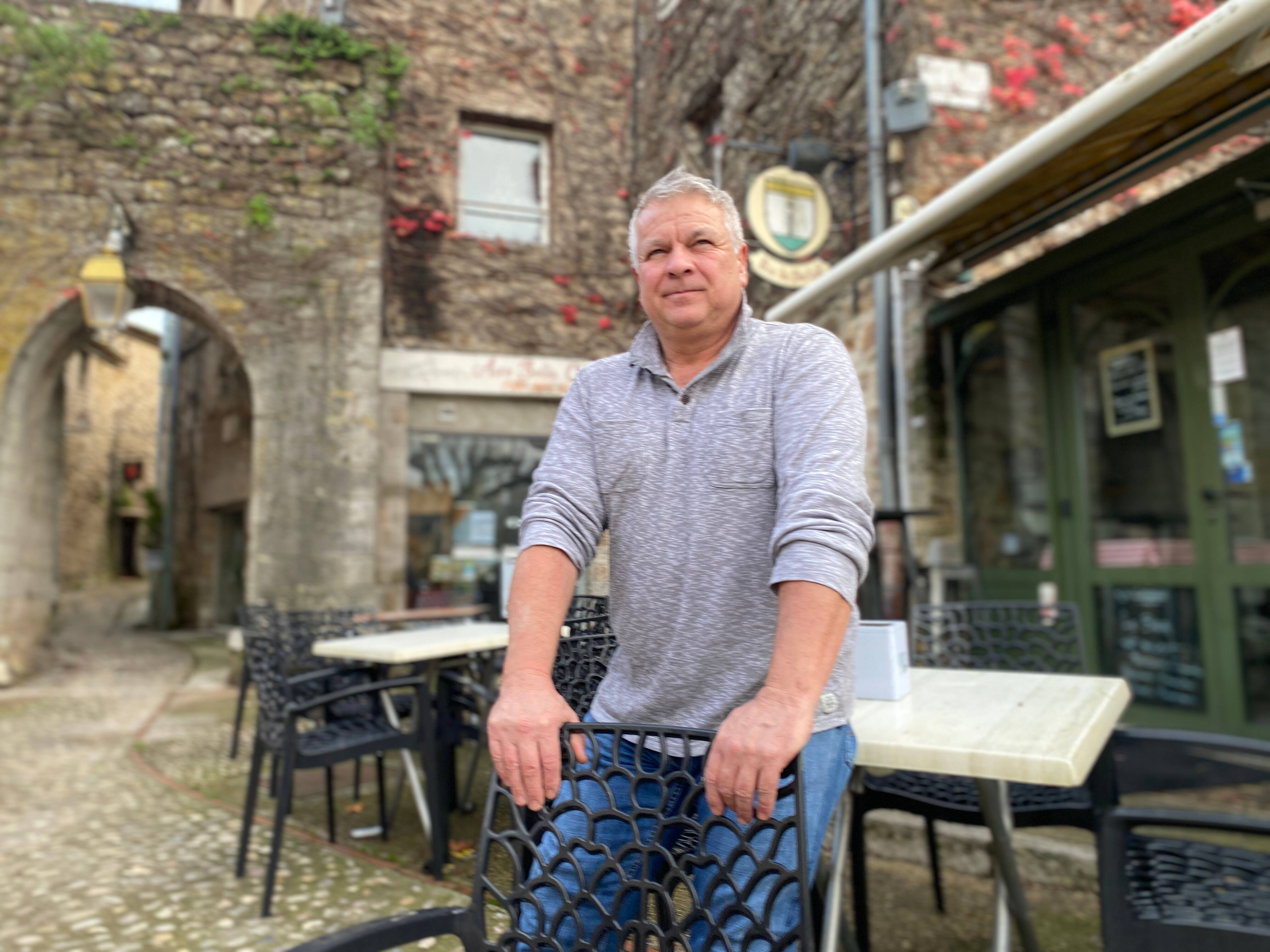 Pourquoi, dans ce village de la côte d'Azur, le marché de Noël ne fait pas que des heureux