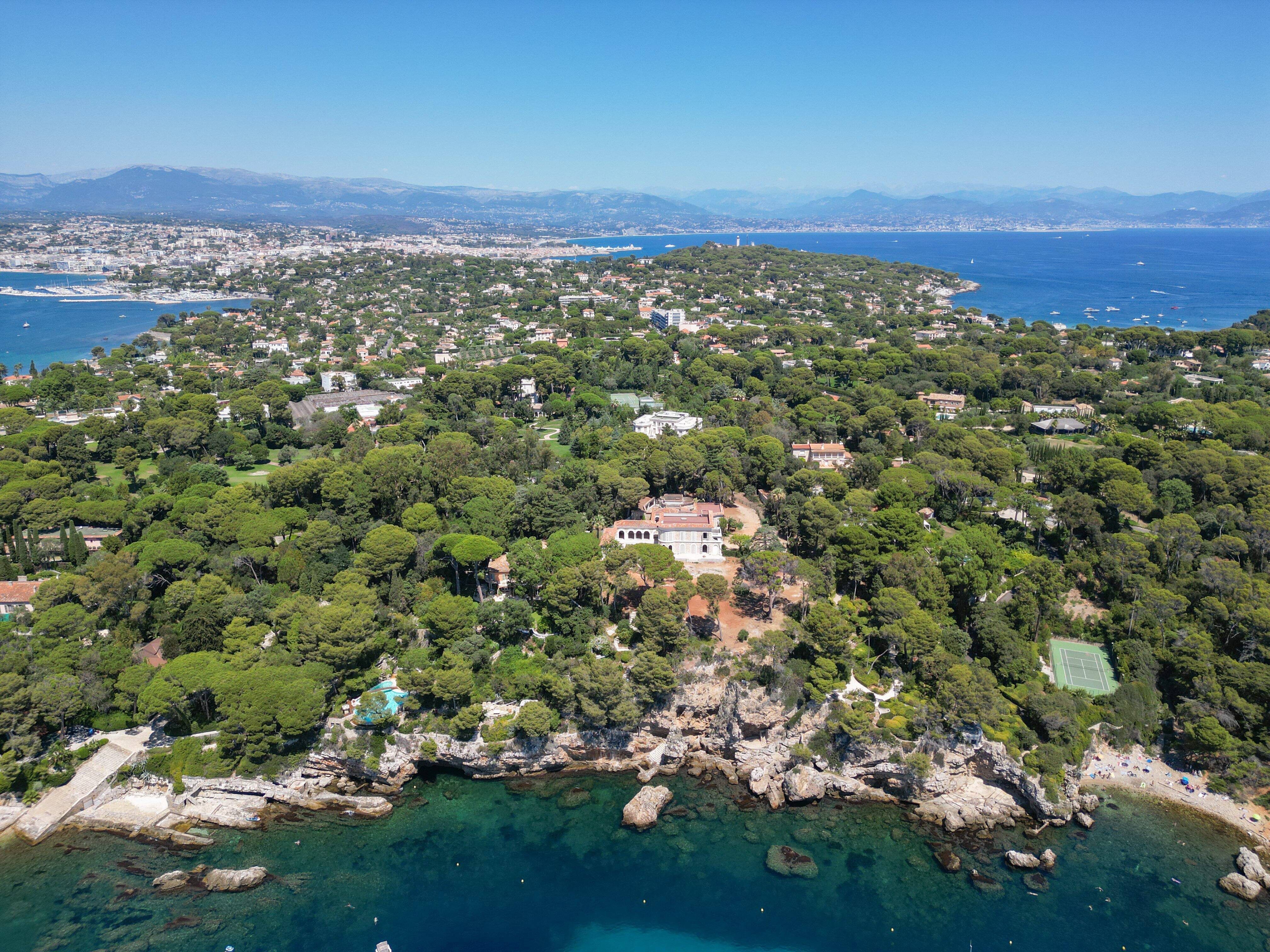 Bête noire des Américains et oligarque proche Vladimir Poutine: les villas au cap d'Antibes du "Gatsby russe" ont été gelées