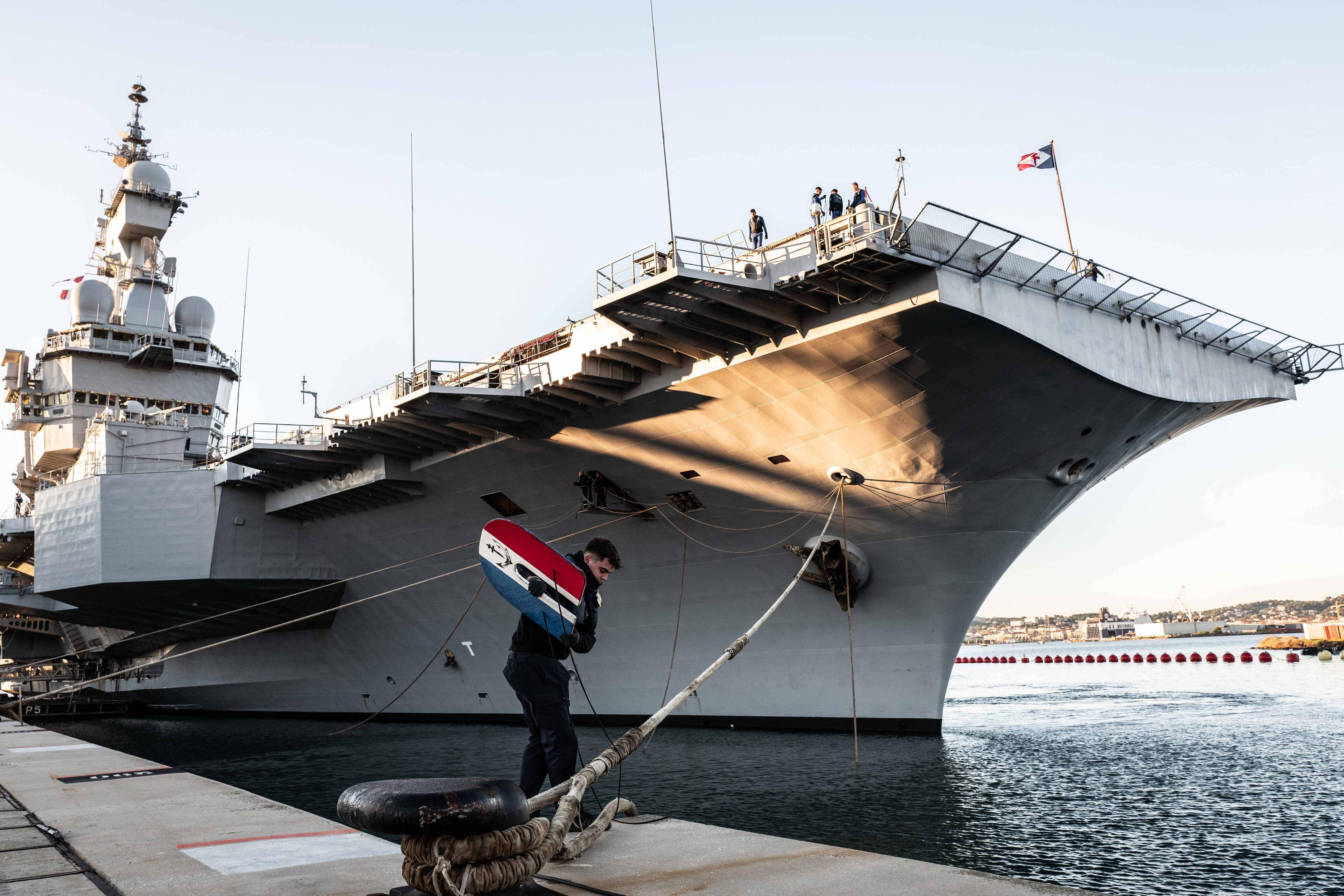 Le porte-avions Charles-de-Gaulle a quitté Toulon pour une mission cruciale