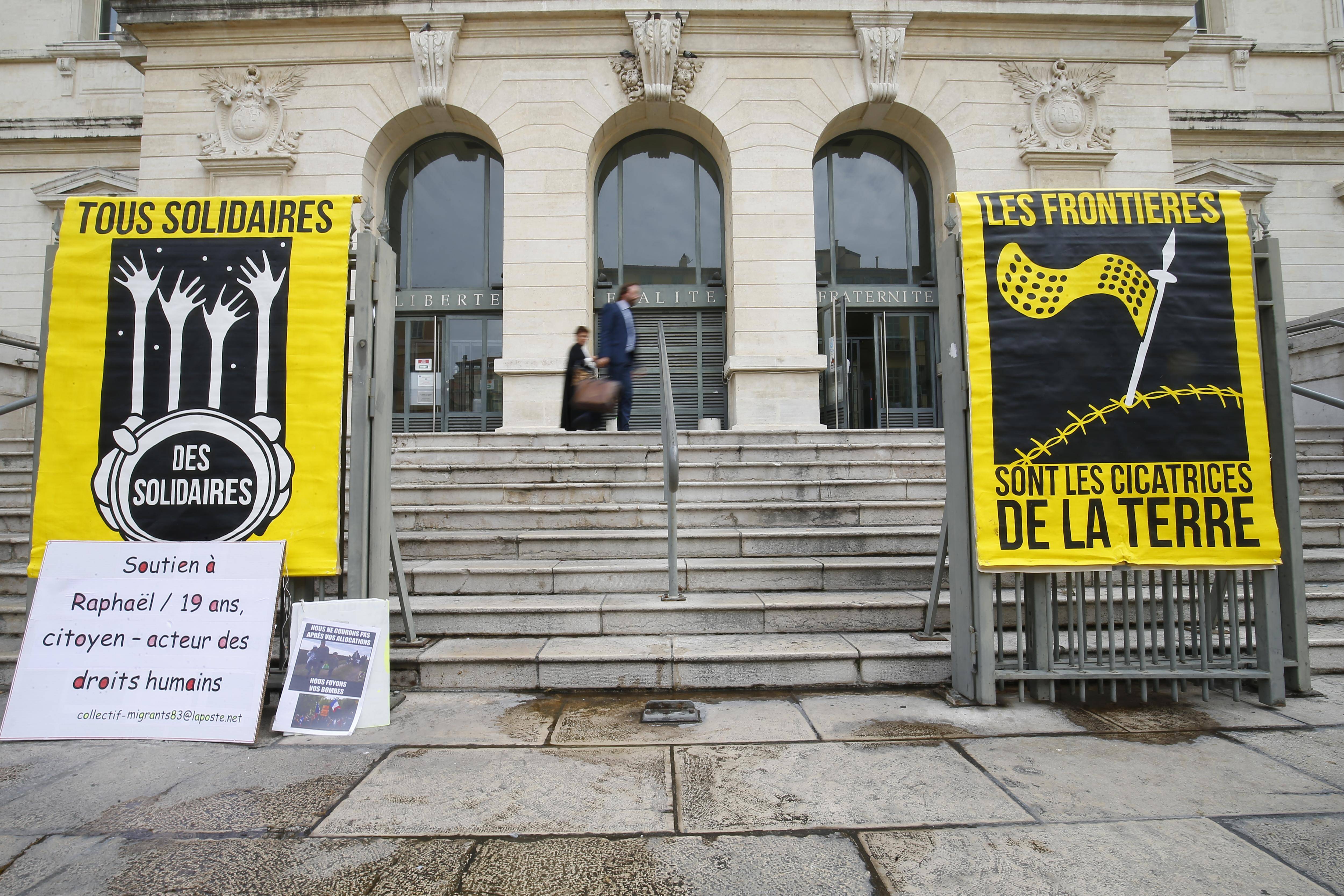 "Les autorités ne manquent pas d'imagination", l'Observatoire des libertés associatives pointe des abus à Menton et dans la Roya