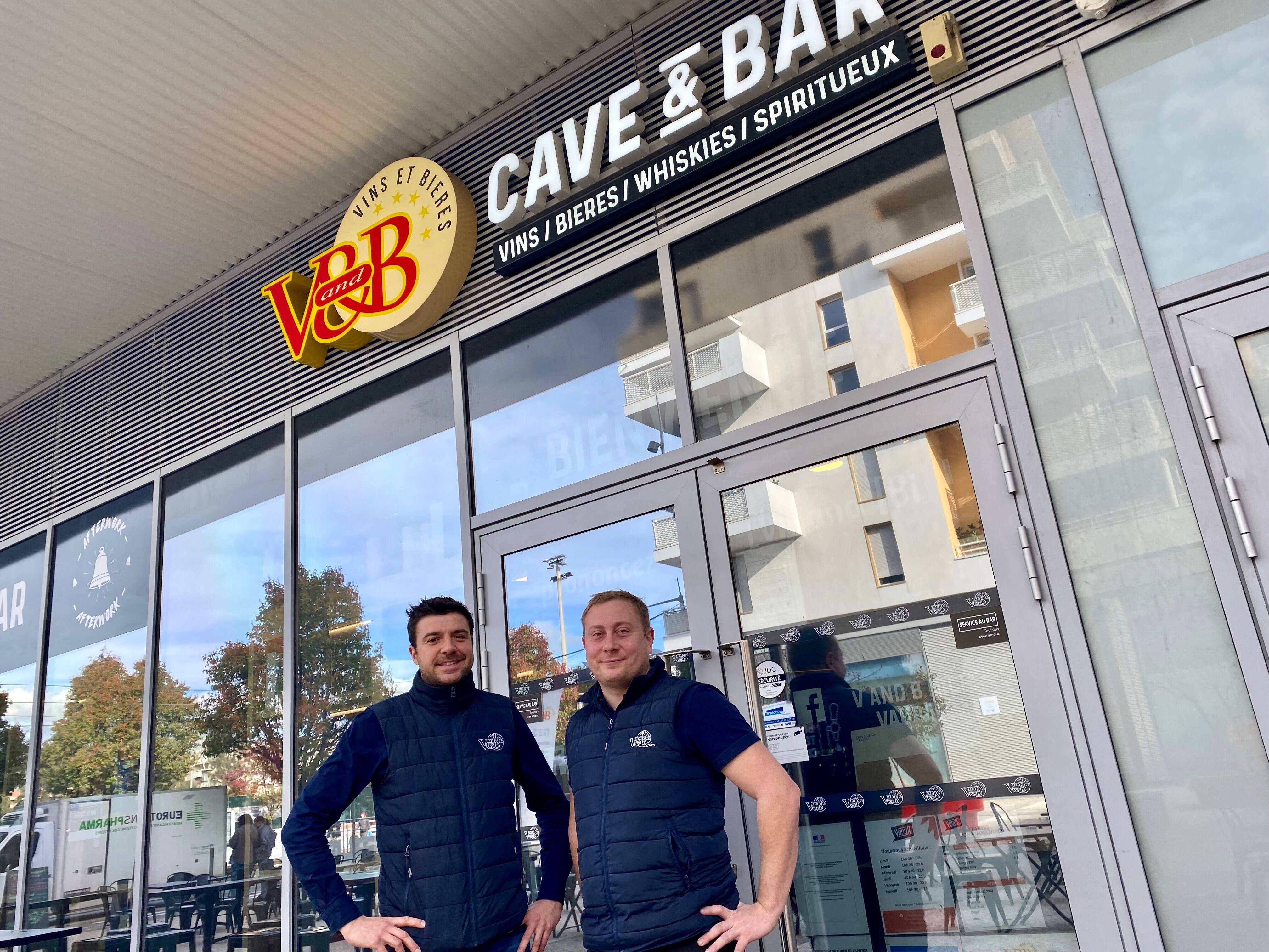 Vente d'alcool à des clients ivres, dégradations les soirs de match, fumigènes... La préfecture fait fermer temporairement un bar près de l'Allianz Riviera à Nice