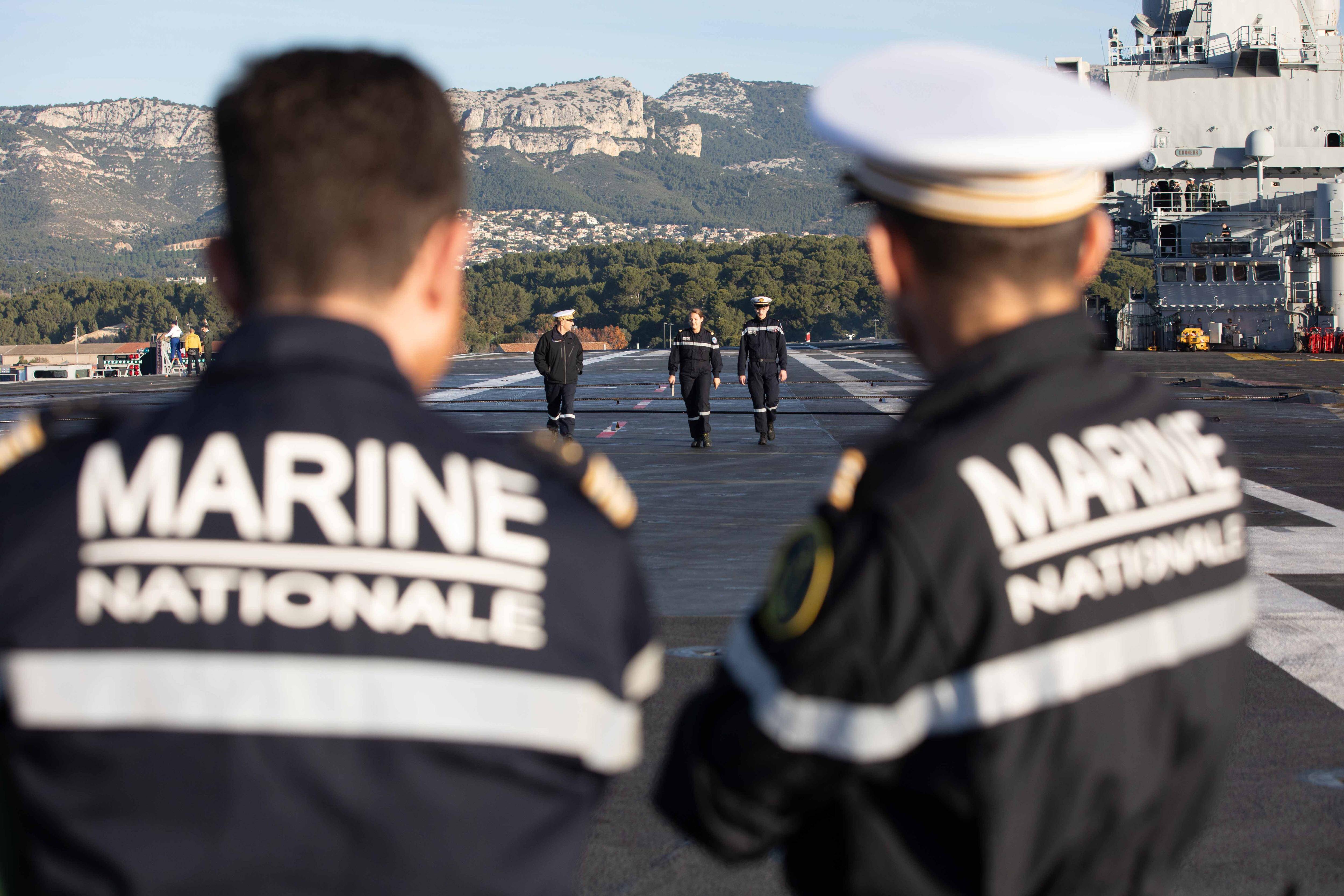 "C'est pour ça qu'on est devenu marin": à bord du Charles-de-Gaulle pour son départ de Toulon, direction le pacifique
