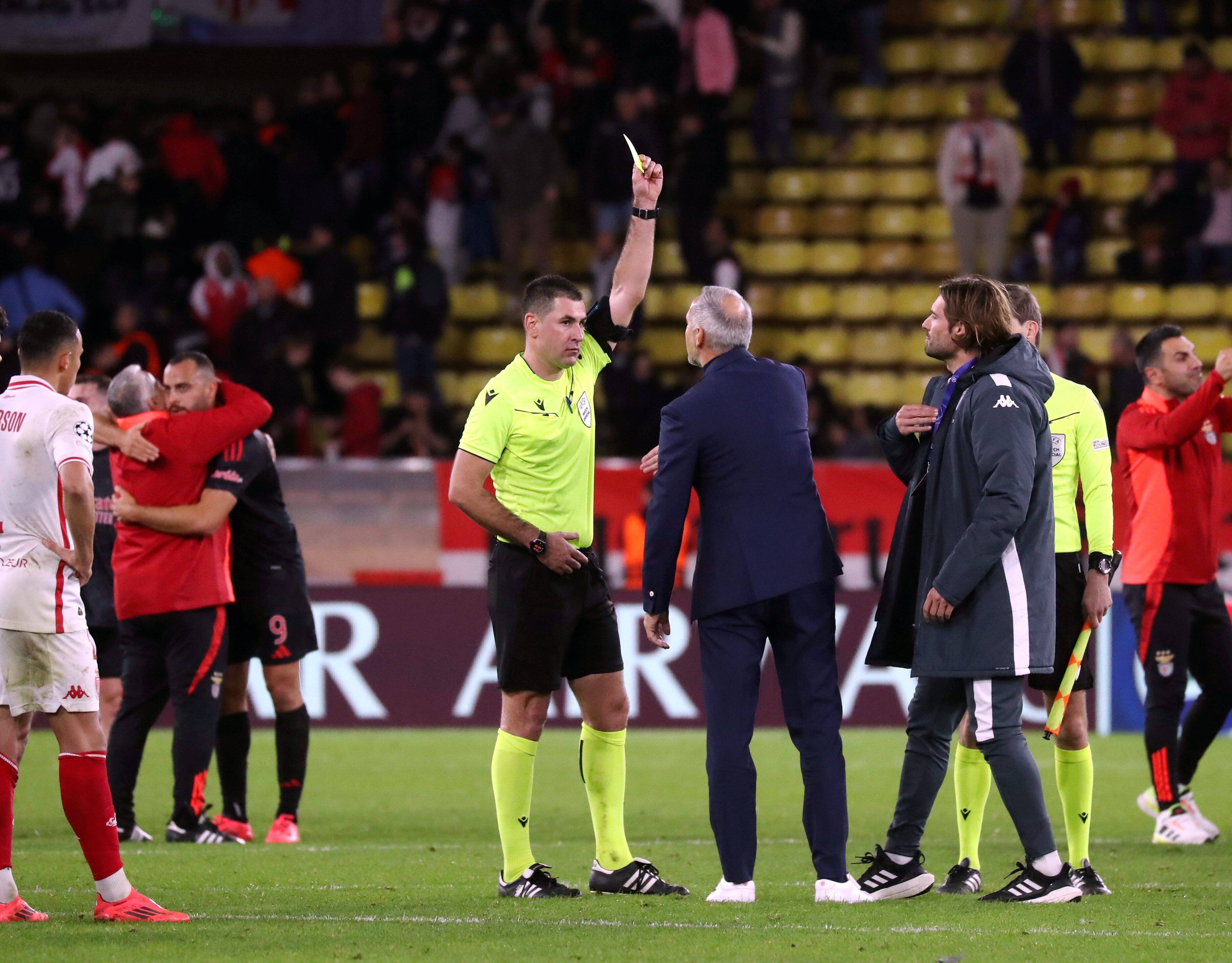 "Je suis en phase avec le club"... Adi Hütter évoque l'arbitrage de Marseille-Monaco de dimanche, après les inquiétudes partagées par l'ASM