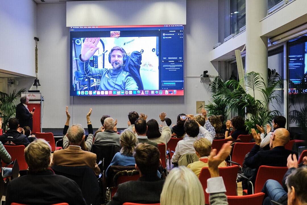 "Cela me rend triste, j'aimerais pouvoir pleurer, parfois": engagé sur le Vendée Globe aux couleurs de Monaco, le skipper Boris Herrmann se confie
