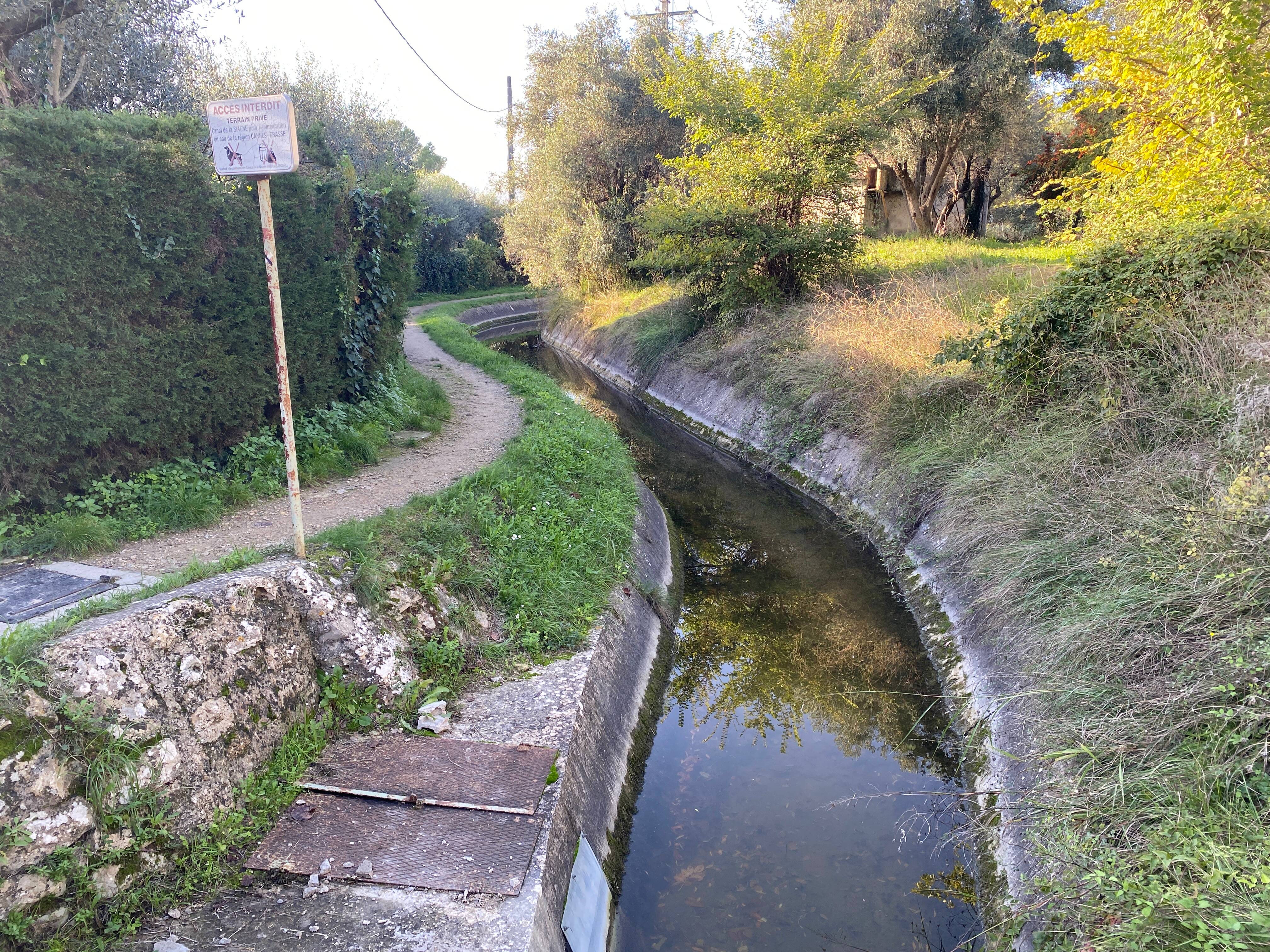 "Nous, nos vies elles sont foutues": des riverains s'opposent aux restrictions prévues le long du canal de la Siagne pour le protéger