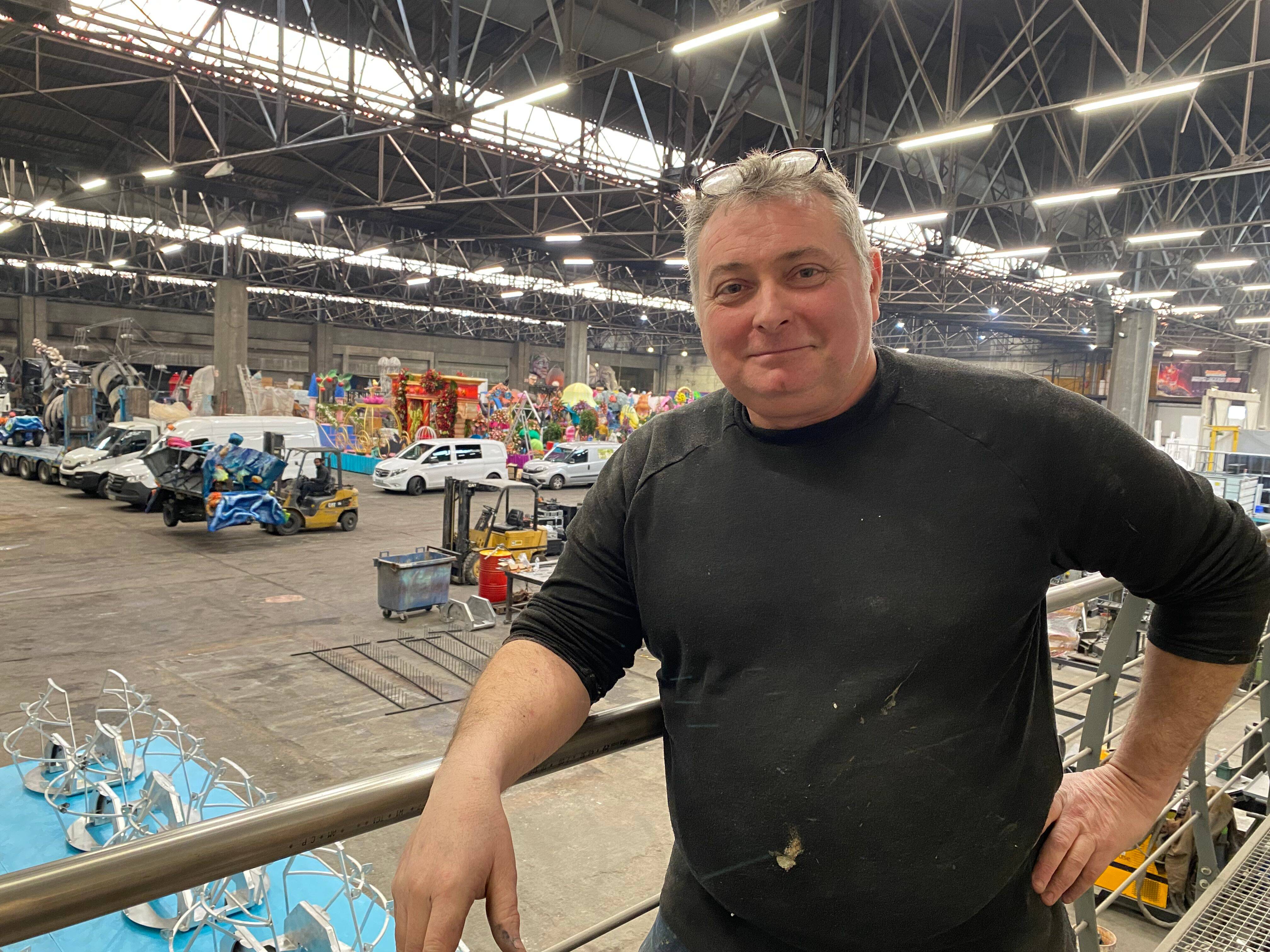 "Mes premières pensées vont vers les victimes": La réaction du carnavalier niçois à qui appartient l'oiseau géant tombé sur la foule à Trouville