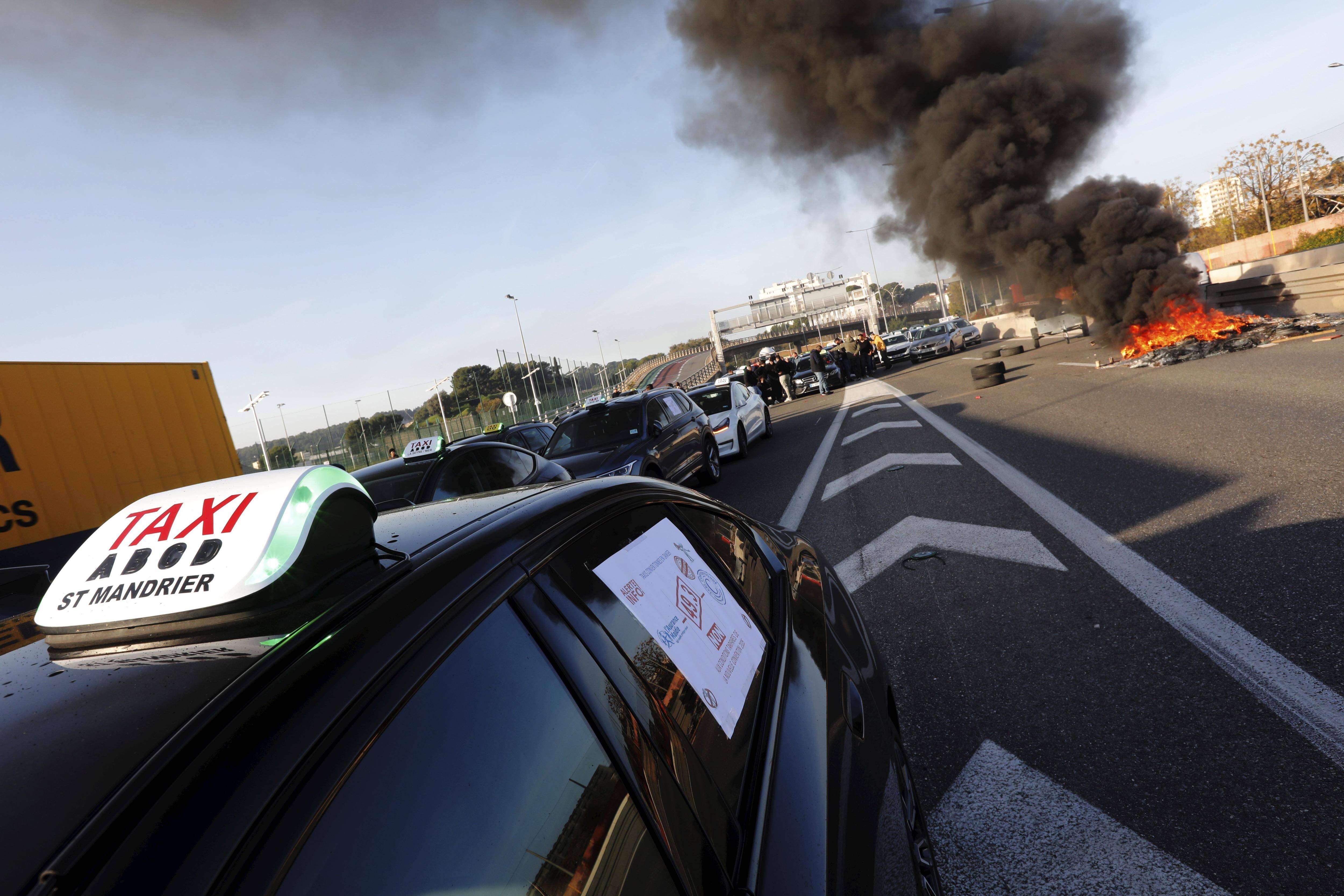 On fait le point sur la mobilisation des taxis, inquiets pour leur survie, qui ont bloqué Toulon ce lundi