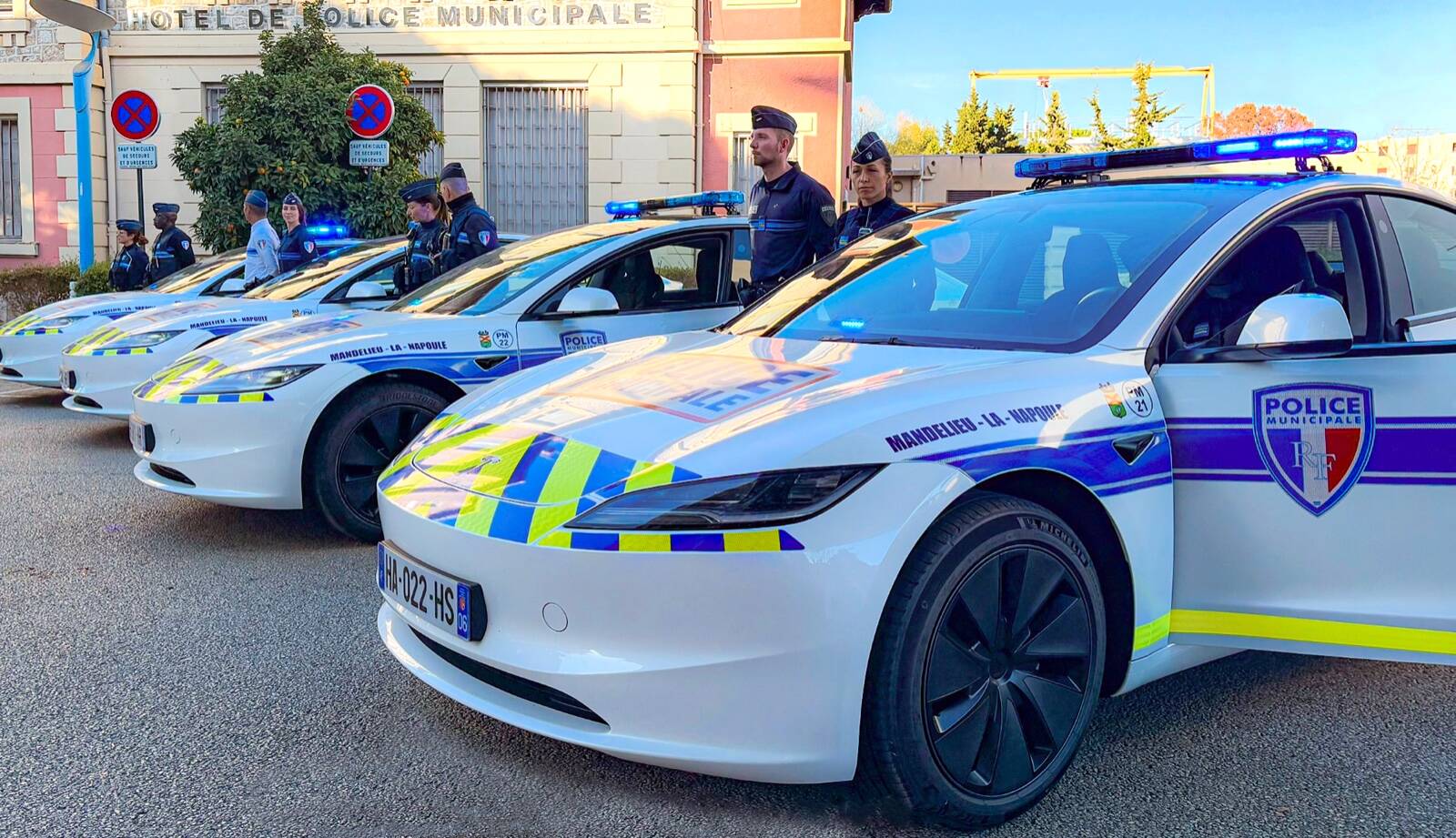 À Mandelieu, la police municipale devient la première de France à être équipée d'une flotte de Tesla