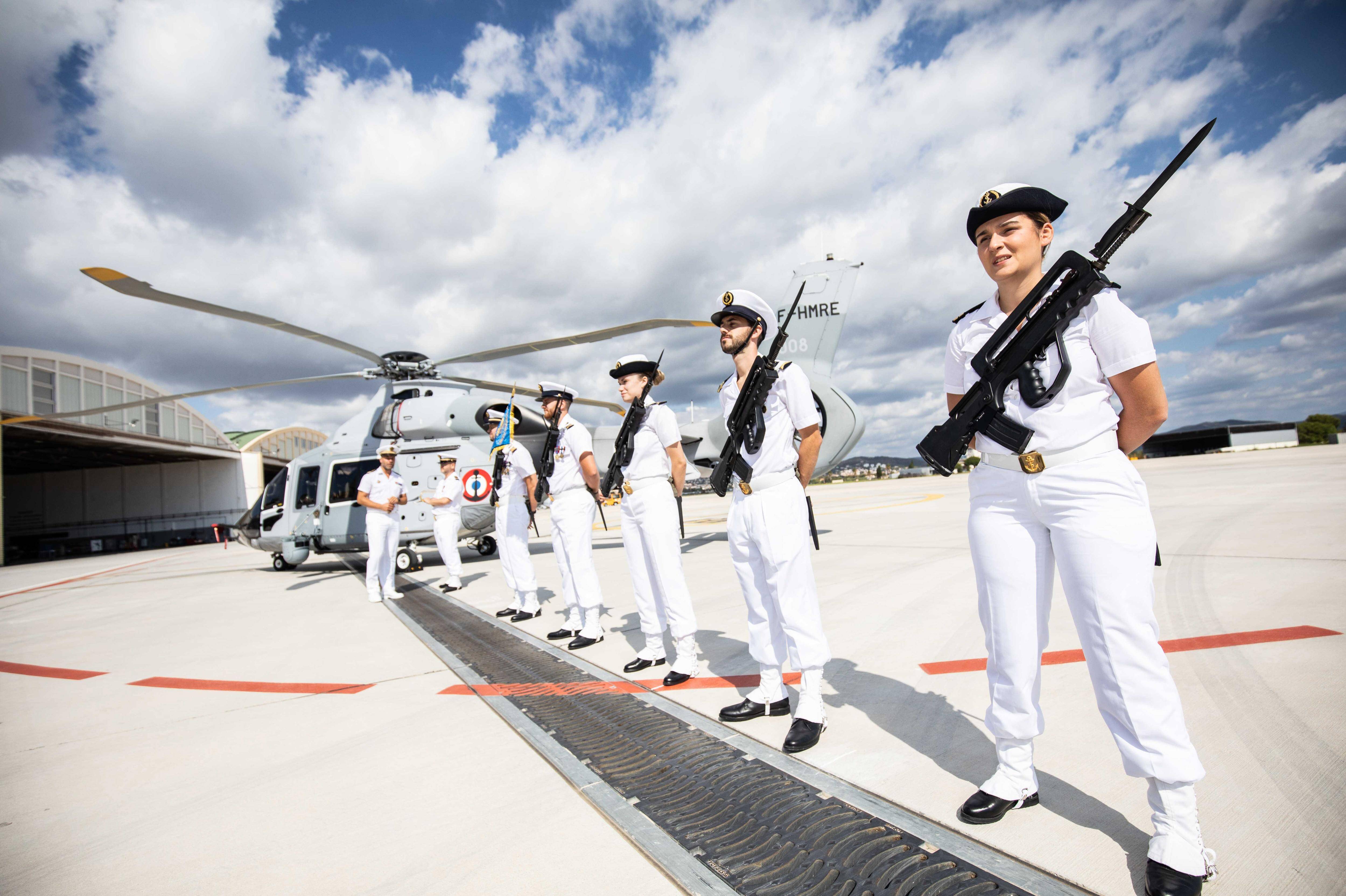 "Construire des citoyens responsables": à Toulon, l'armée se fait une place au lycée