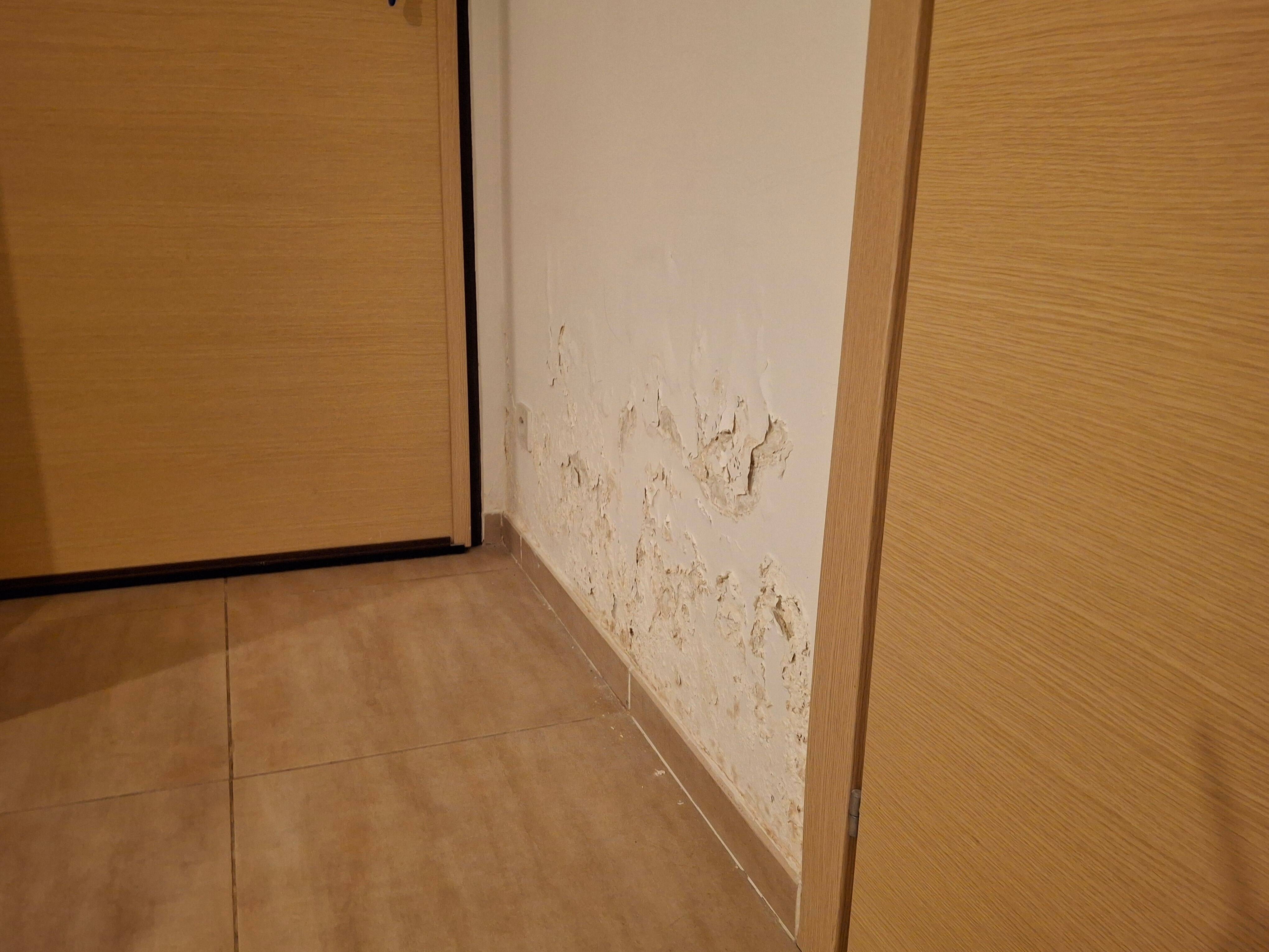 "C'est tout le bâtiment qui est à détruire": leur immeuble prend l'eau, les locataires sont à bout à Cannes