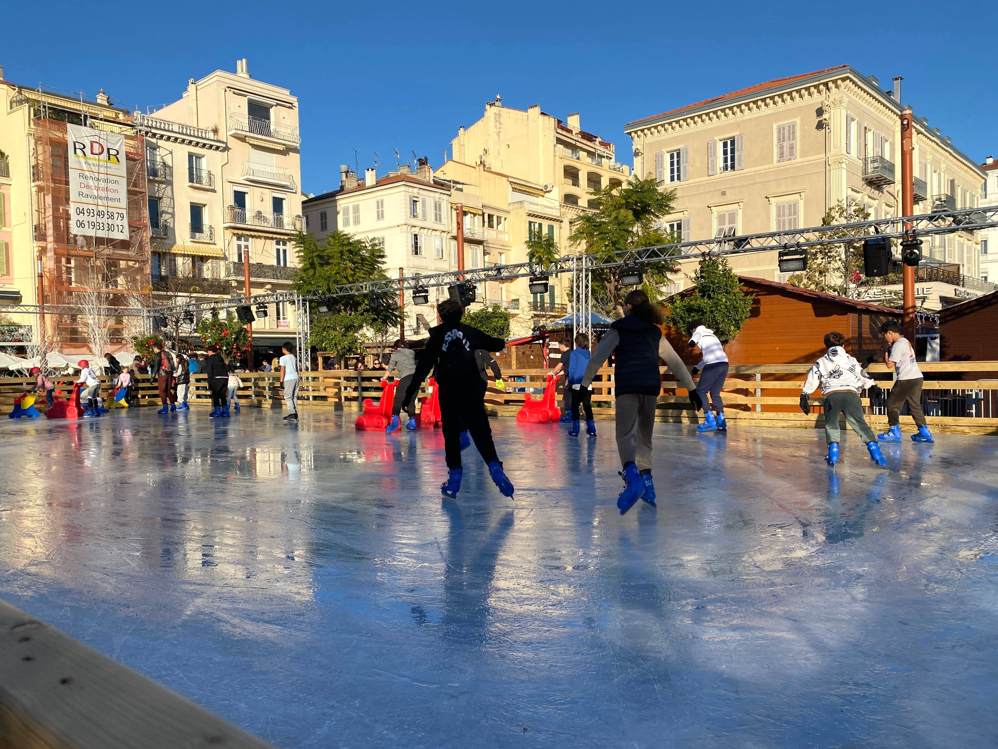 Père poignardé pour avoir défendu sa fille à Cannes: deux mineurs sous contrôle judiciaire