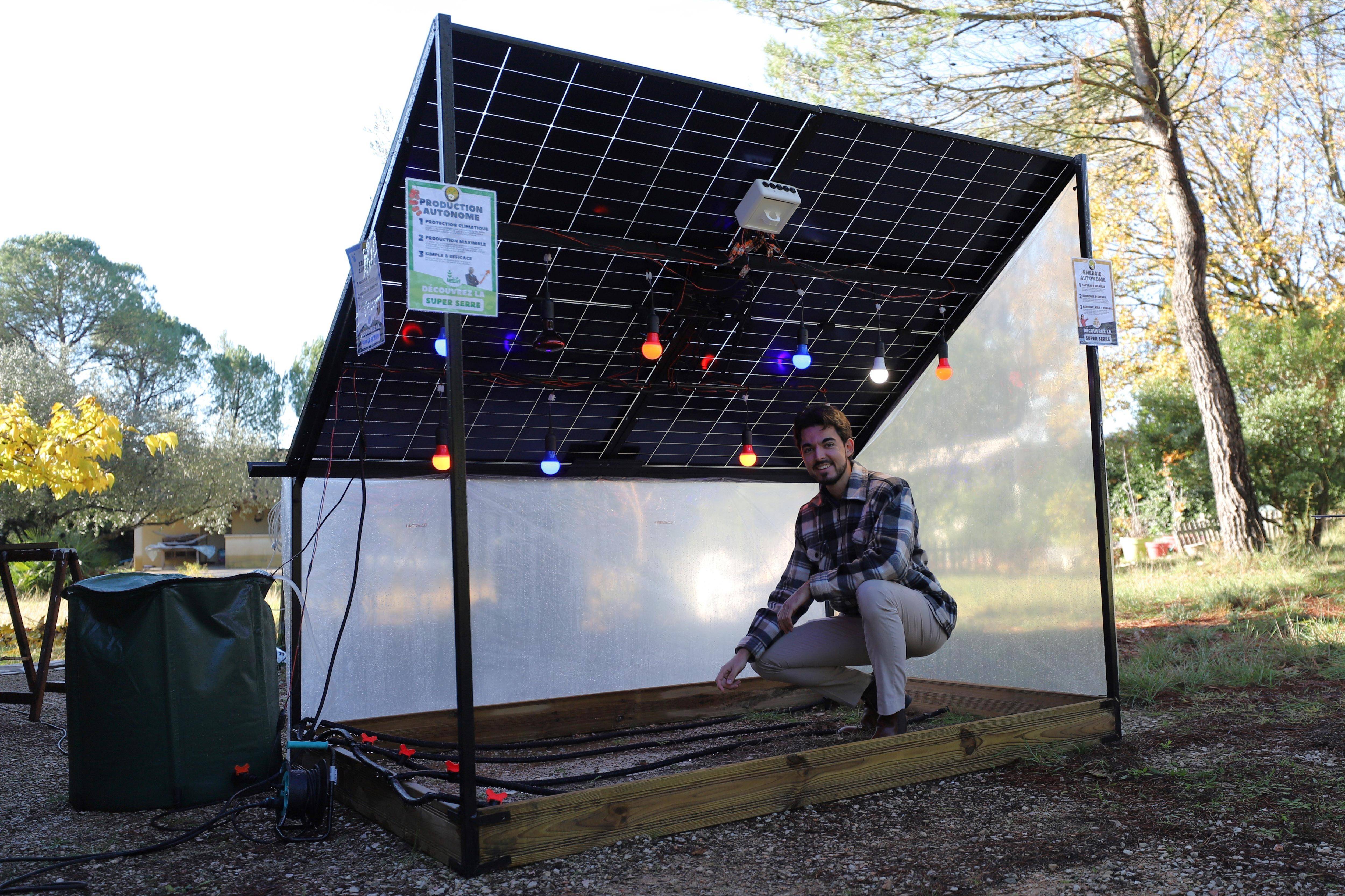 Ce Varois a créé une "Super serre" pour optimiser la croissance des plantes et de les protéger des conditions climatiques extrêmes