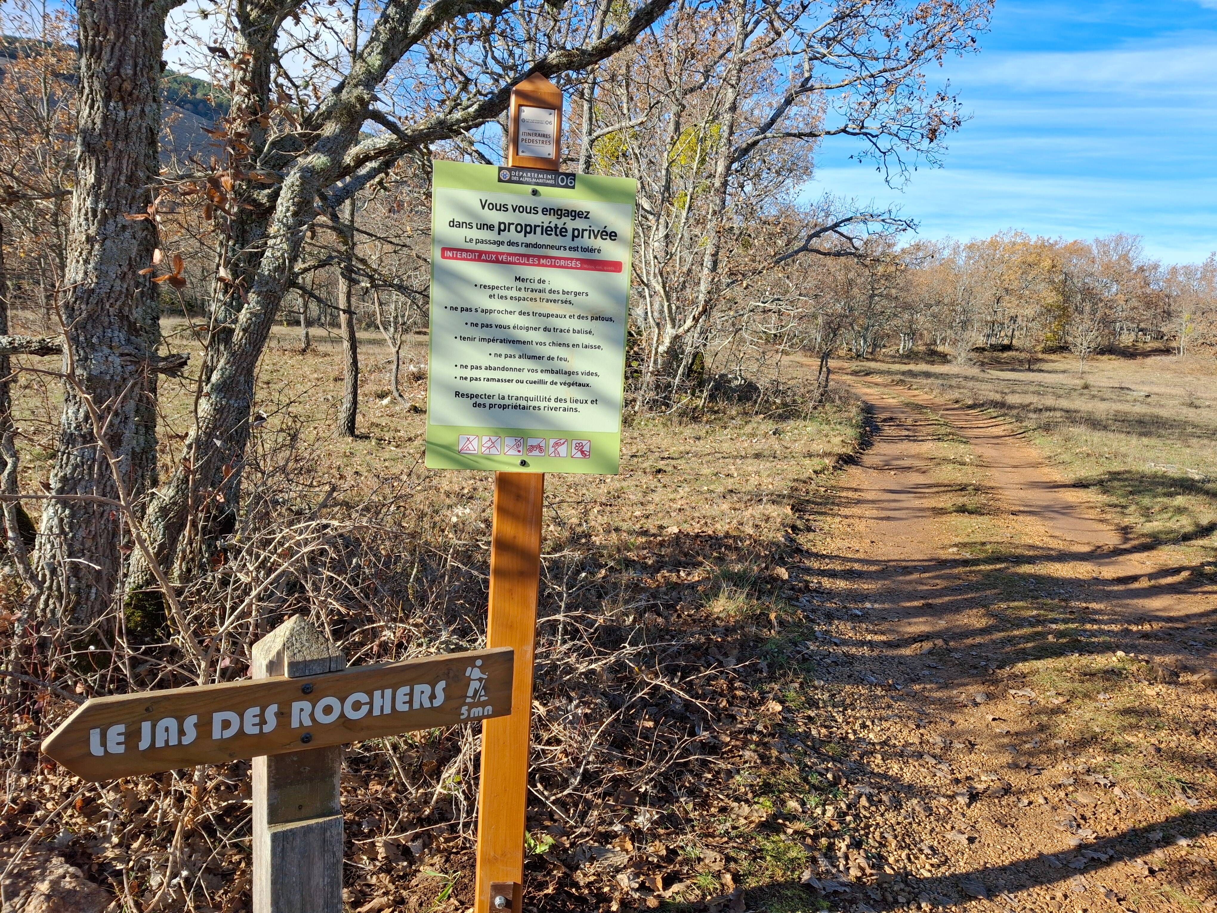 Un randonneur avait été attaqué par des chiens: le secteur sécurisé et balisé dans ce village de la Côte d'Azur