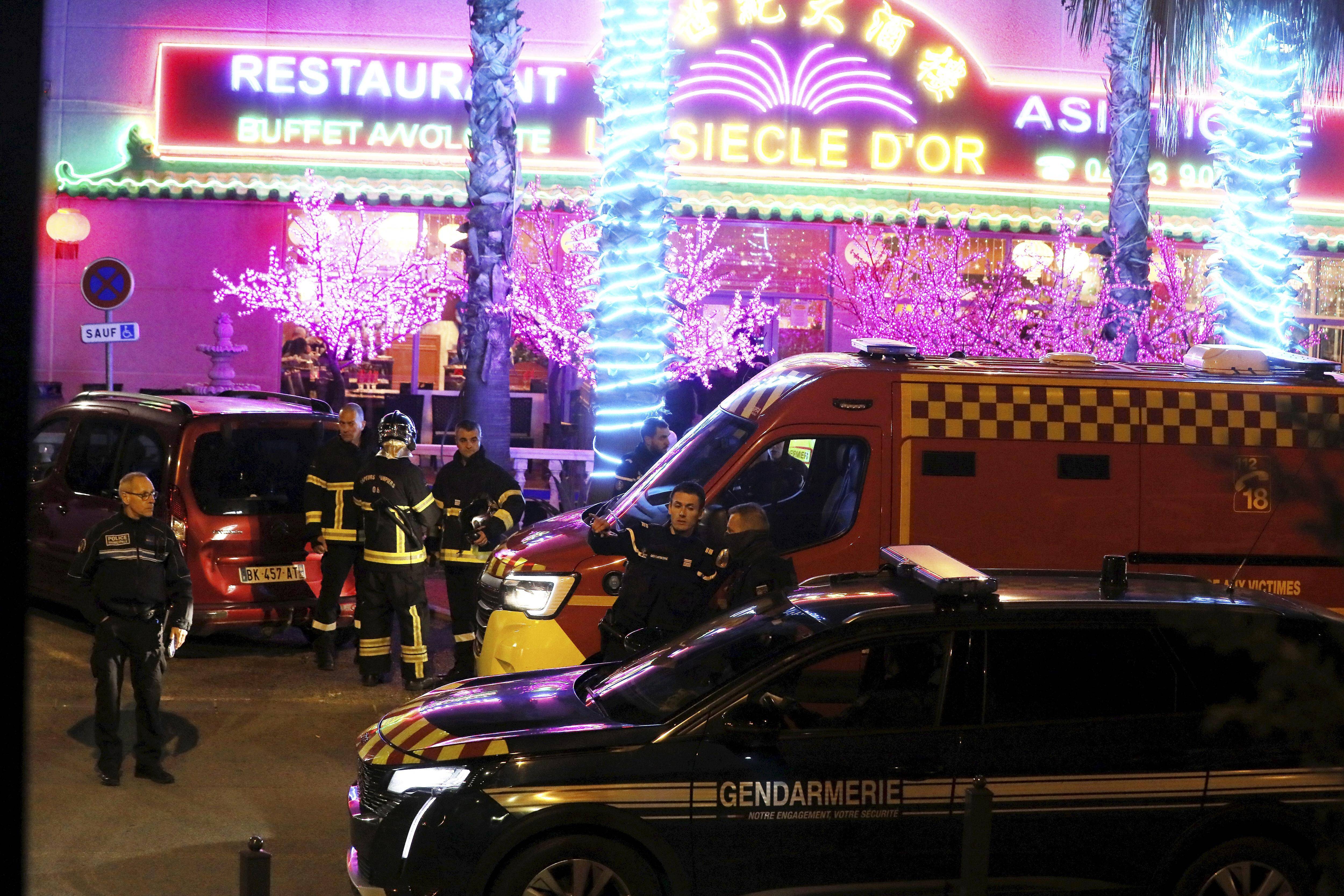 Des coups de feu, un mouvement de panique, les tireurs en fuite... Ce que l'on sait sur la fusillade près d'un restaurant à Mandelieu