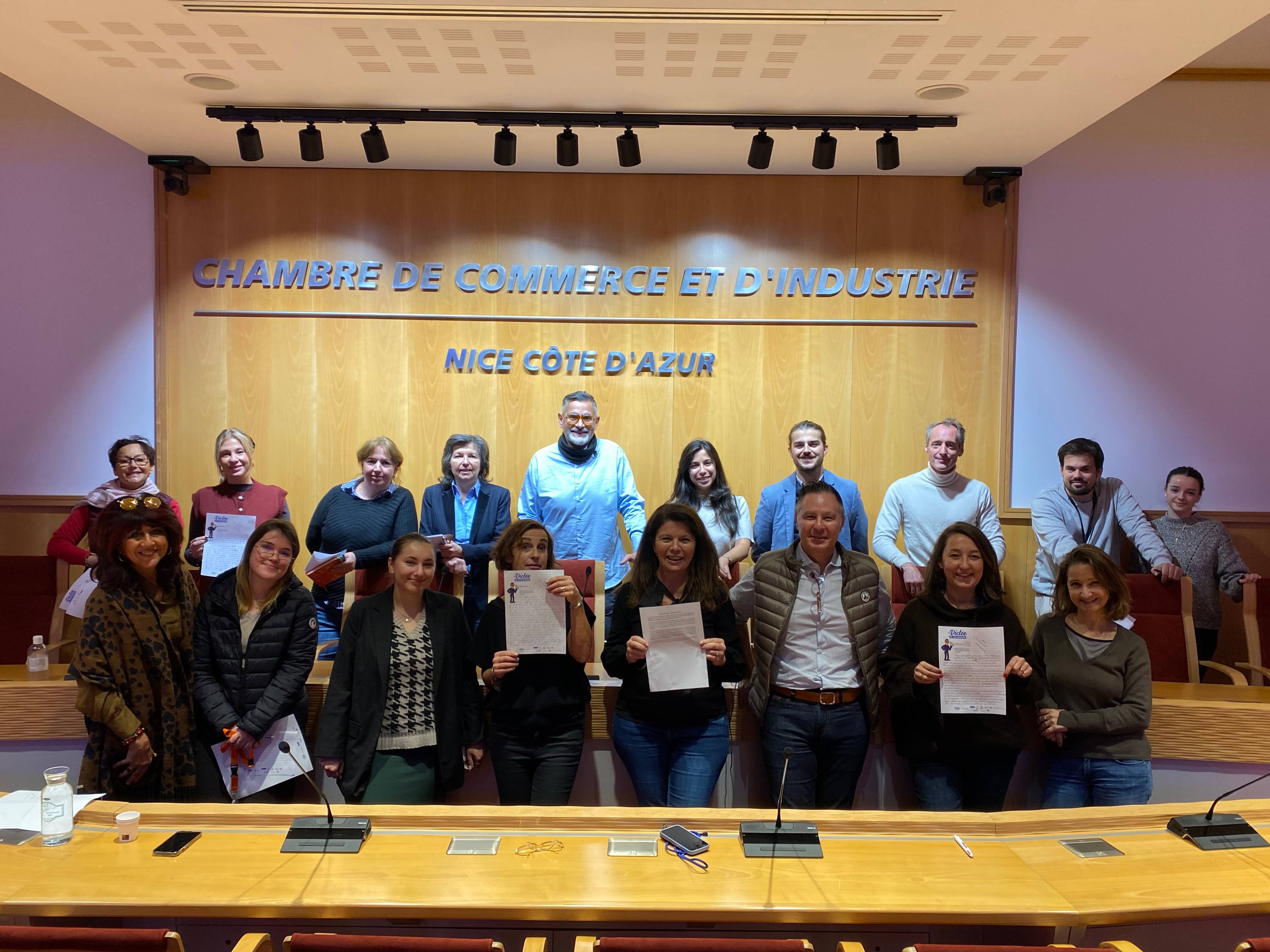 "Même pour un prompt sur ChatGPT, il faut savoir l'écrire correctement": sans fautes pour la première dictée de l'Eco