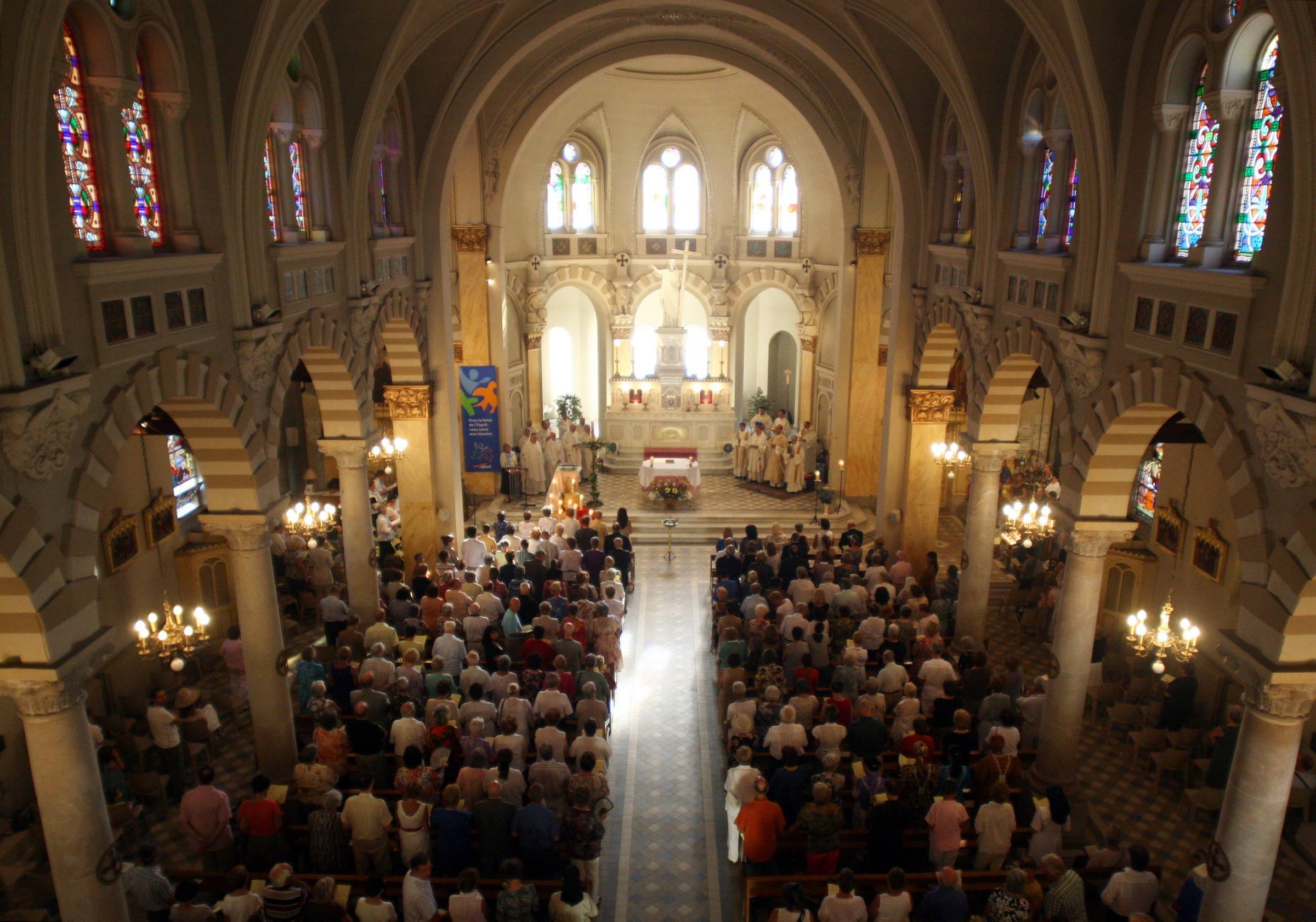 Des caresses imposées entre les cuisses, sur le sexe... l'ancien vicaire de Menton condamné pour agression sexuelle sur mineur