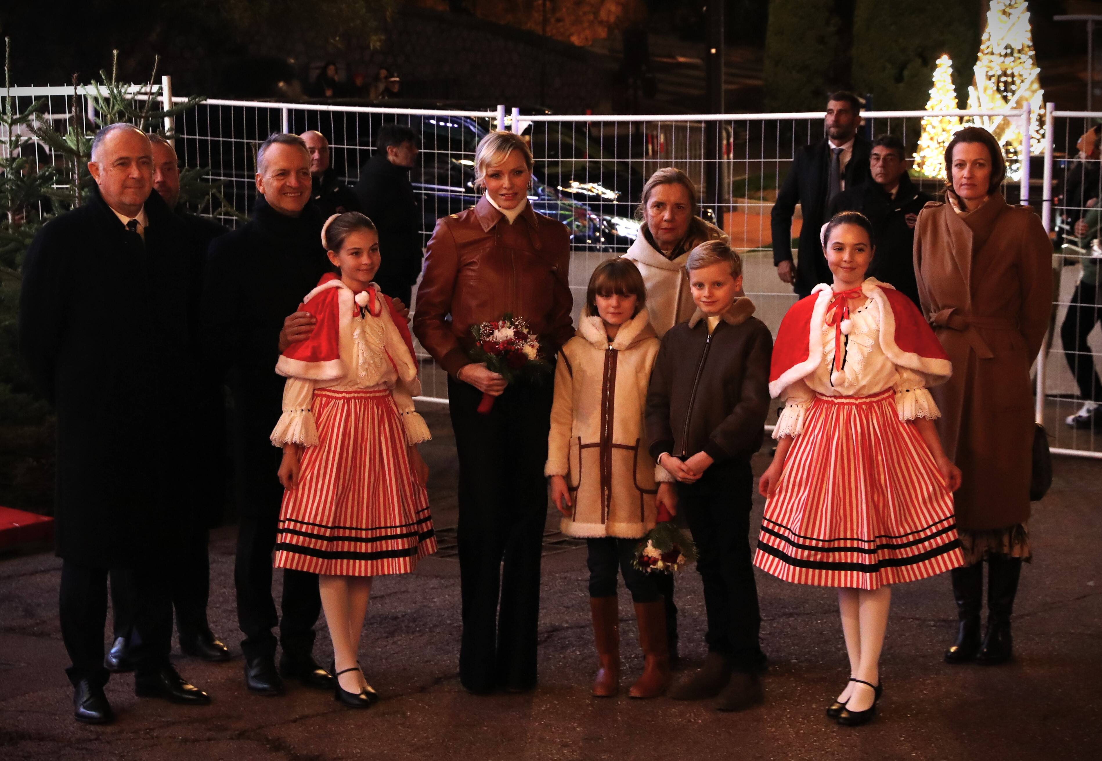 La princesse Charlène et les jumeaux princiers inaugurent le village de Noël à Monaco