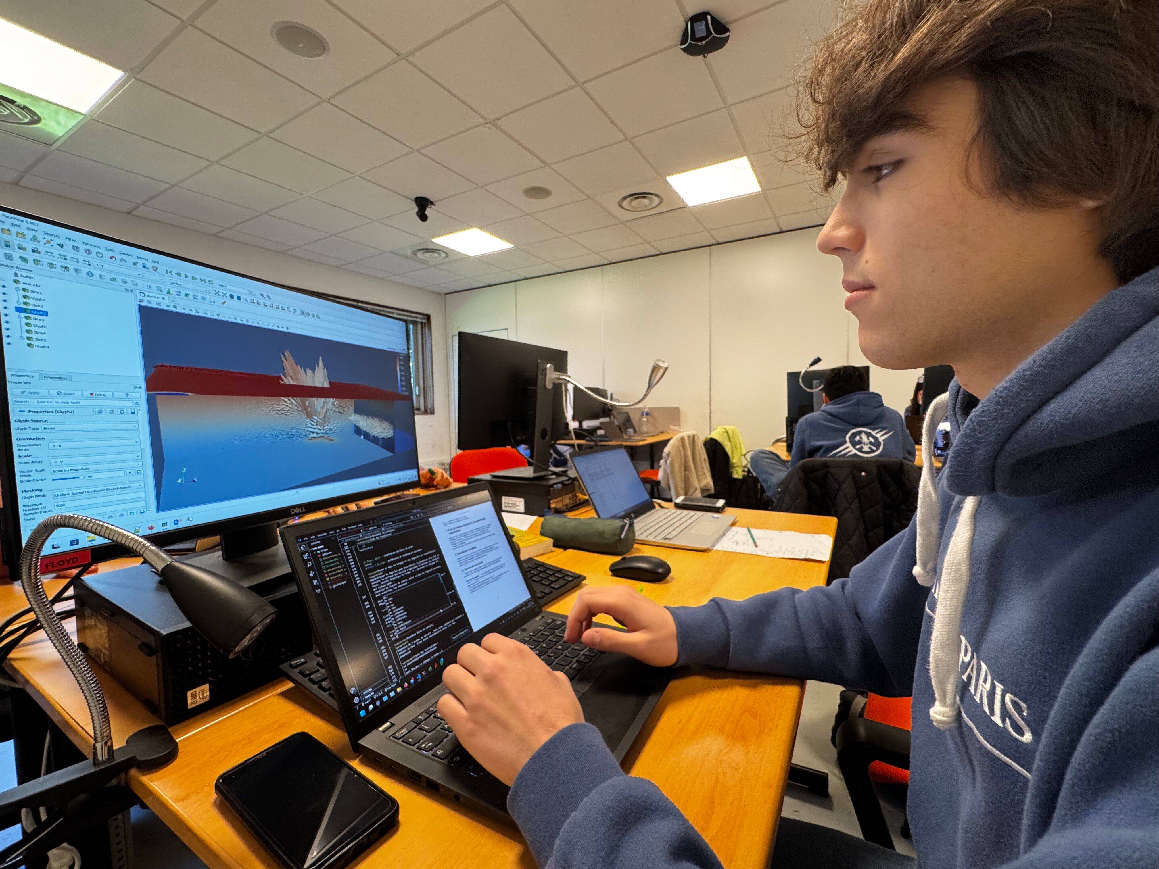 Que font des élèves de l'École nationale supérieure des mines de Paris sur le campus Pierre-Laffitte à Sophia Antipolis?