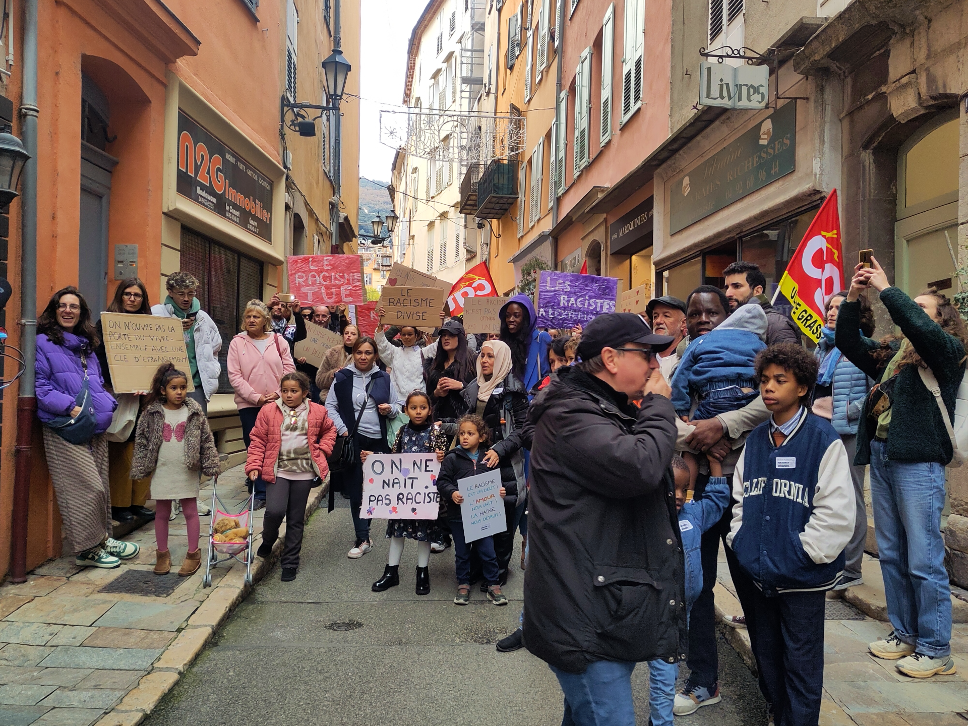 "Carolle on te croit, nous sommes tous avec toi": ils ont défilé à Grasse ce samedi contre le racisme