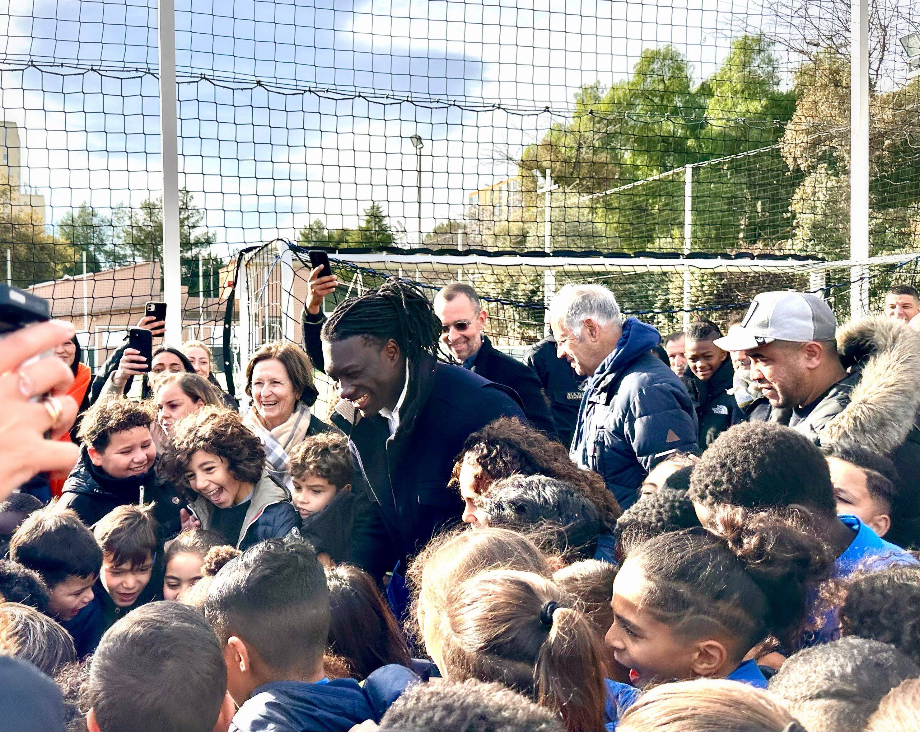Bafé Gomis, le gamin de la Beaucaire, de retour à Toulon pour inaugurer un complexe sportif renommé en son honneur