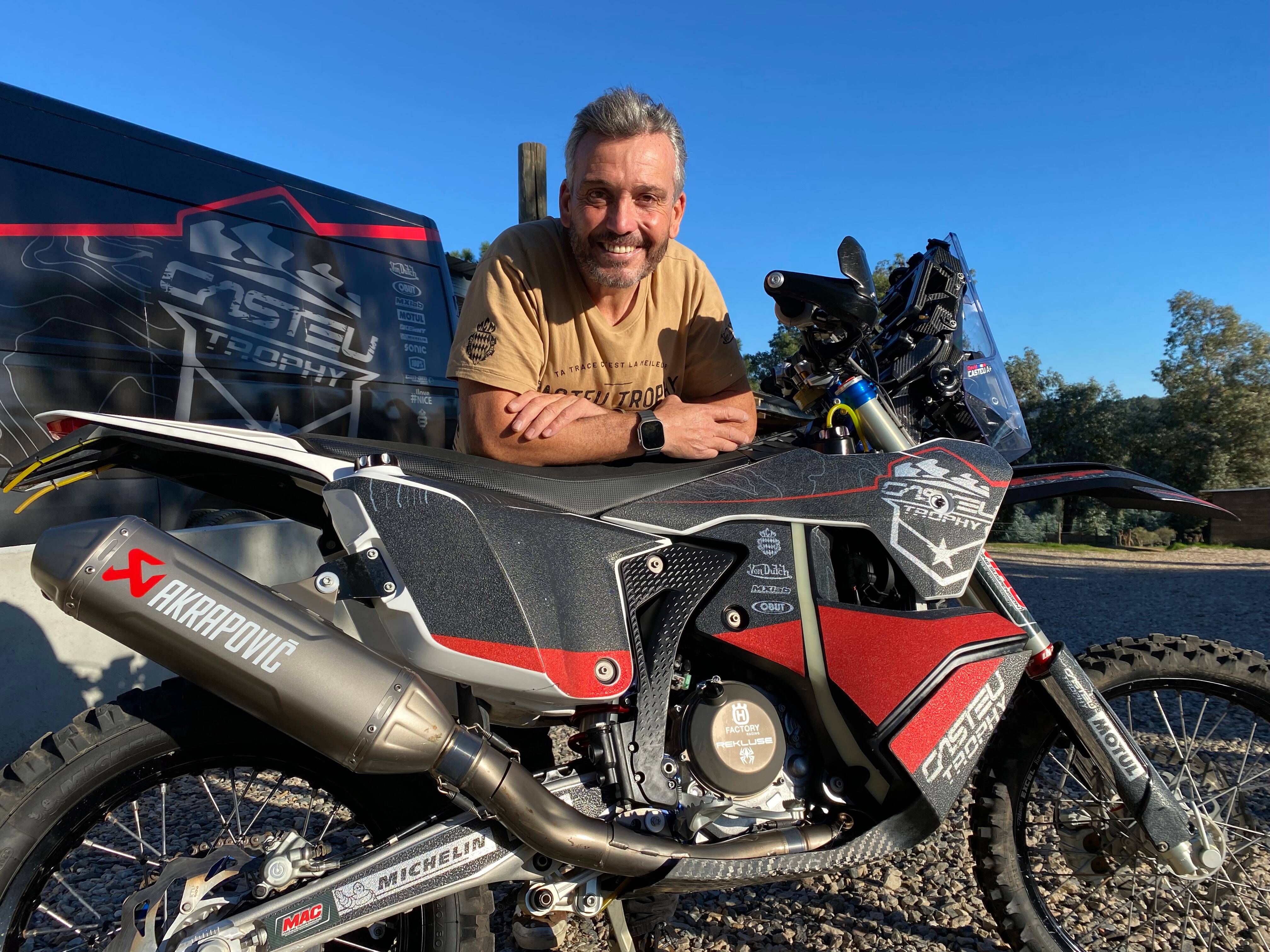 "Il te faut un challenge!": on a rencontré le pilote moto niçois David Casteu avant son come-back dans les mers de sable du Dakar