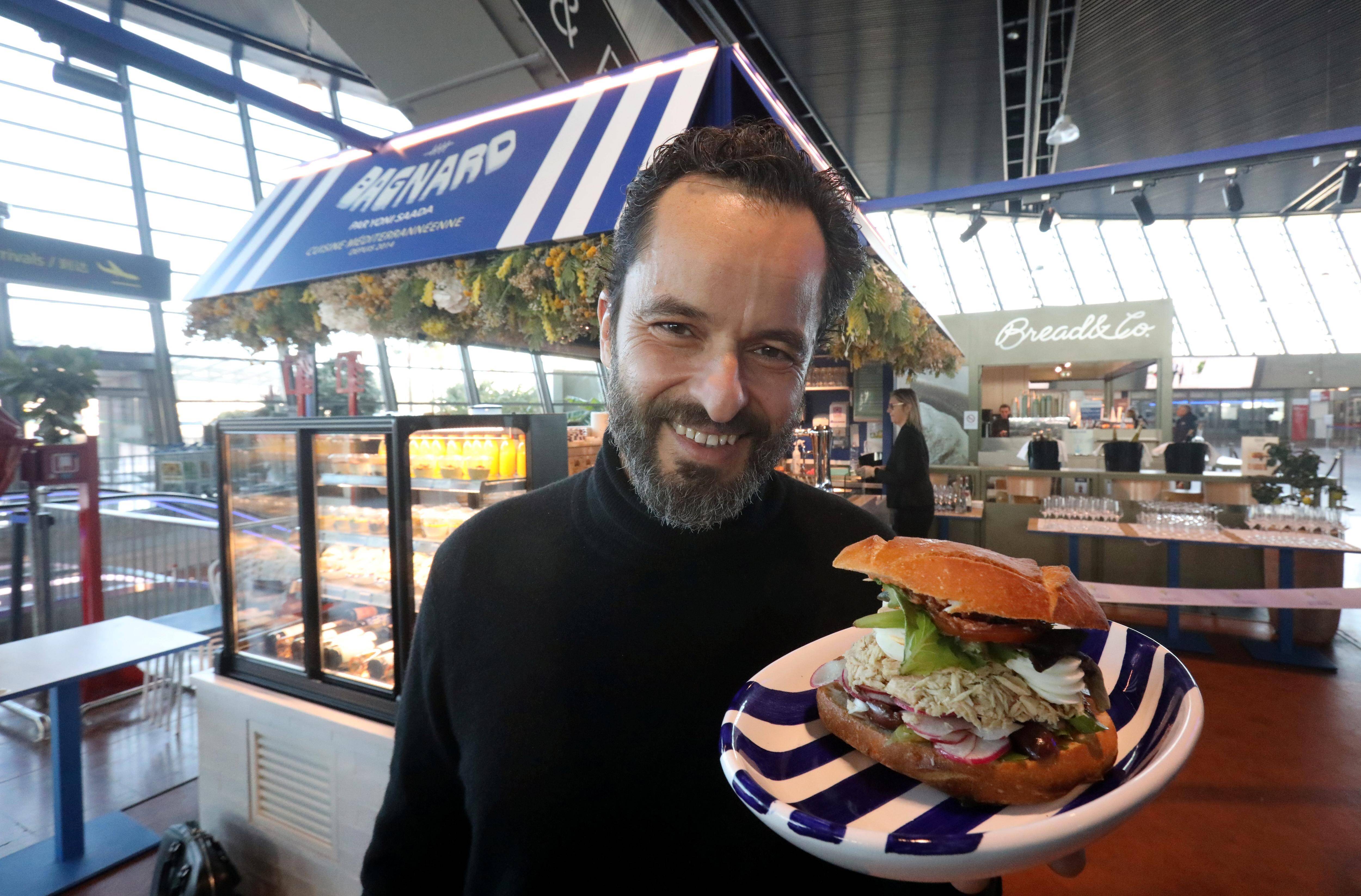 « Je ne pouvais pas rêver mieux pour les 10 ans du premier Bagnard »: le chef parisien Yoni Saada décline le pan-bagnat à l’aéroport de Nice