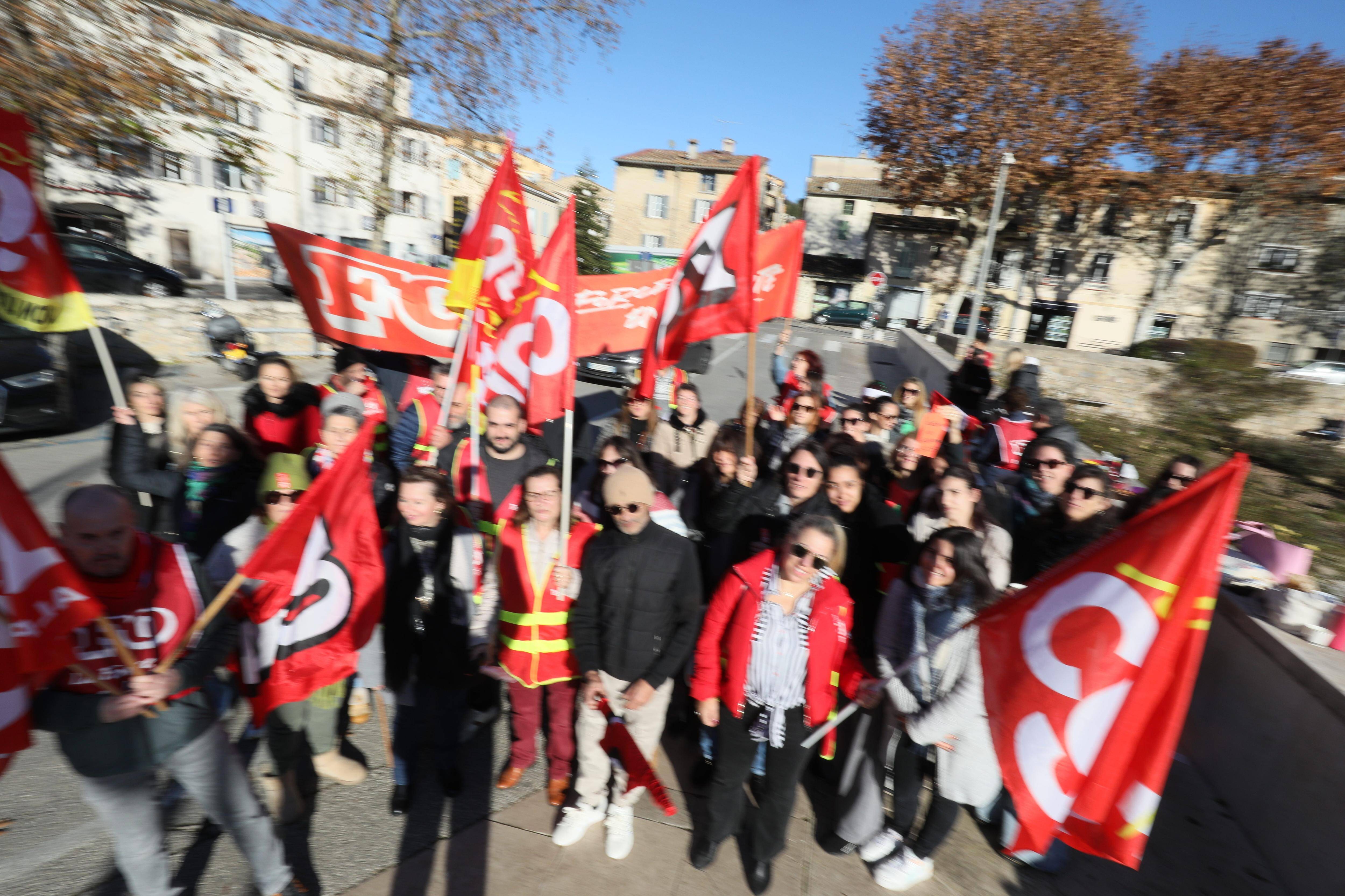 "Je bouche les trous, je dois être partout à la fois tel un pion" : une cinquantaine d'agents municipaux ont manifesté ce jeudi à Valbonne