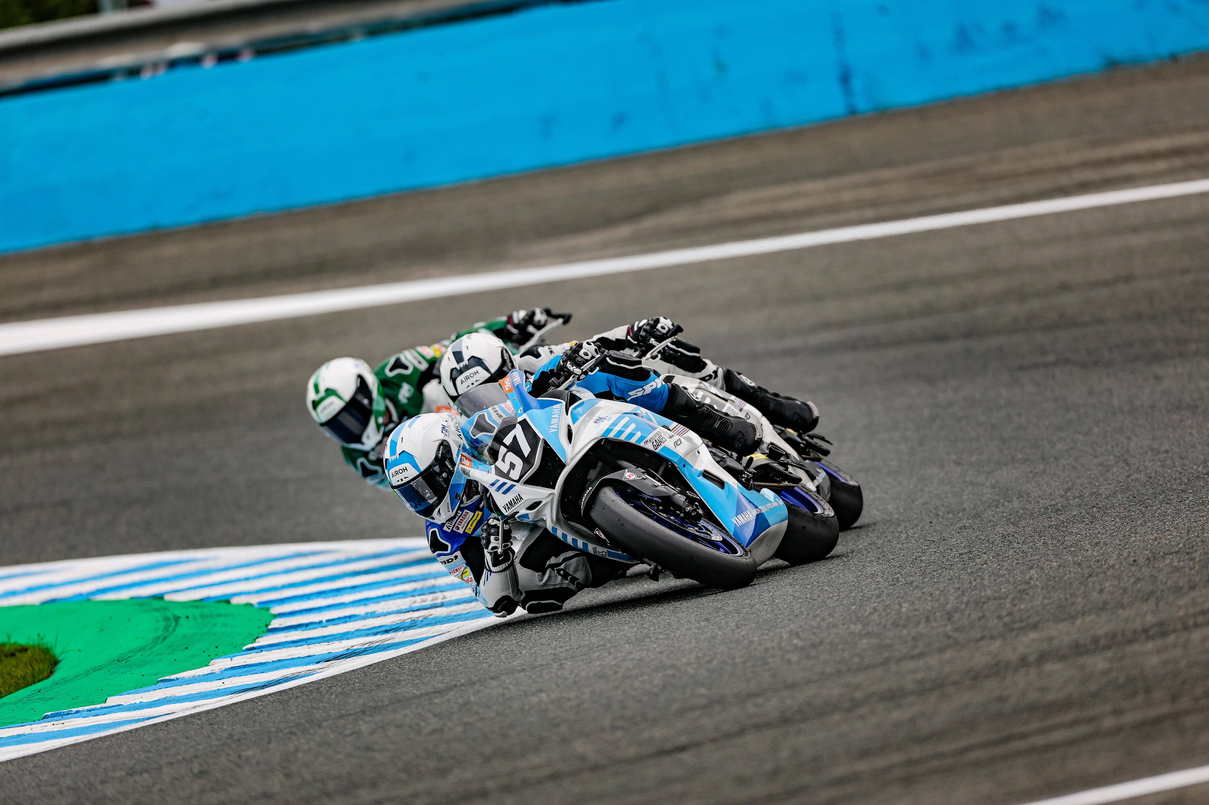 "Des JO sur deux roues": le pilote moto azuréen Enzo de la Vega raconte comment il s'est rué vers l'or