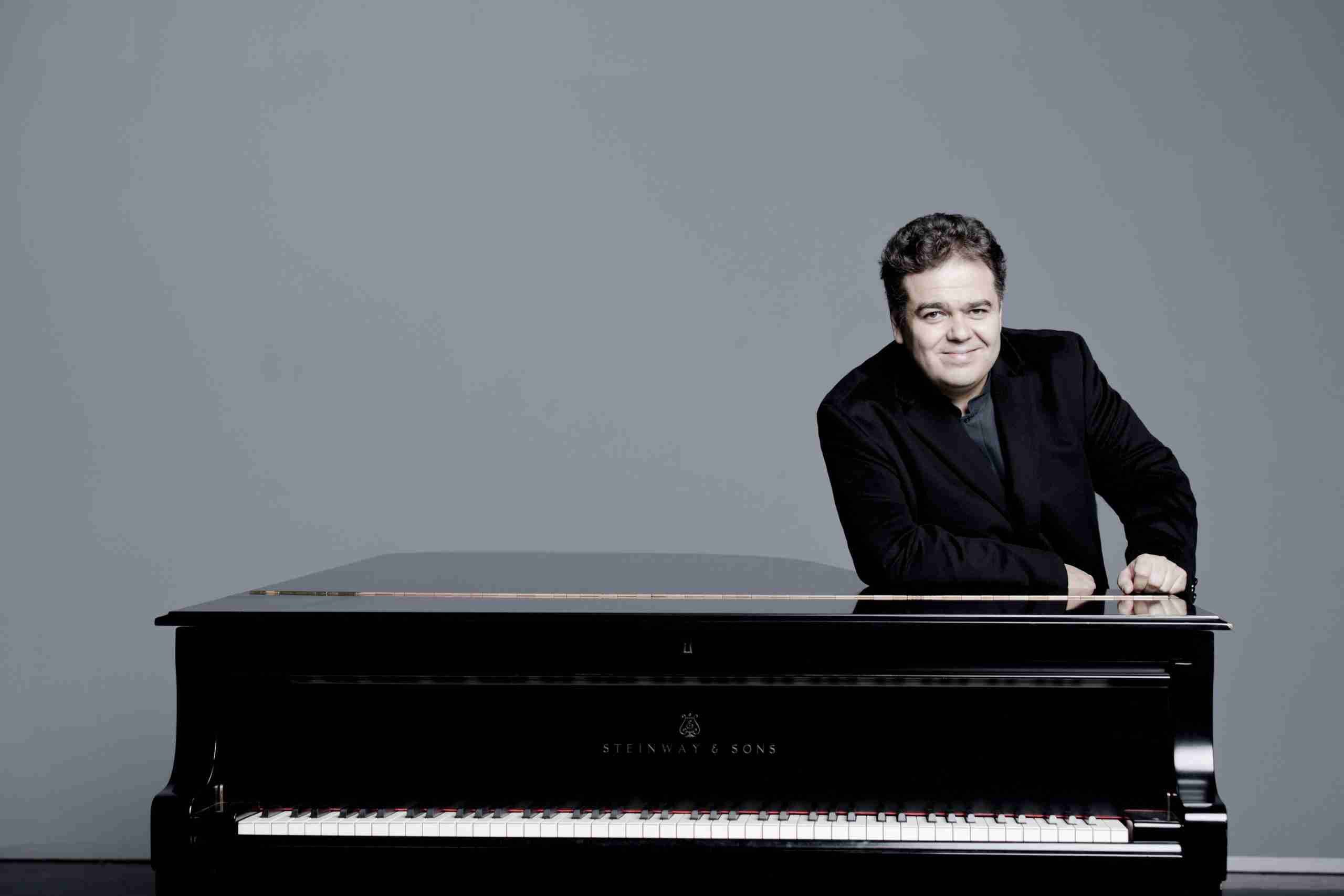 L'un des plus grands pianistes du monde, Arcadi Volodos dit "Le Colosse", donnera un récital de piano ce dimanche à Monaco