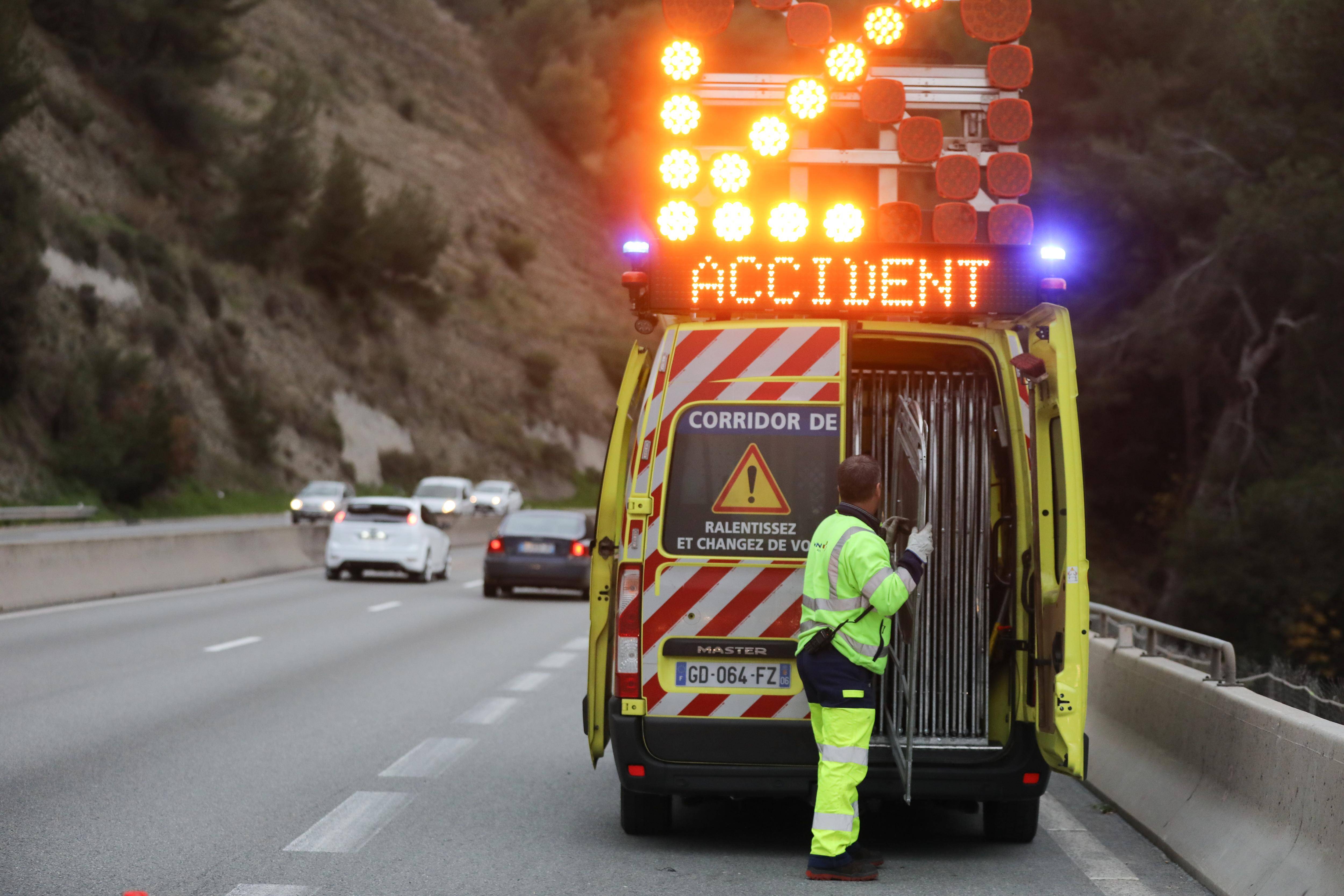 Barrières baissées, délit de fuite, traumatisme ravivé... Ce que l'on sait sur le nouvel accident qui a blessé un patrouilleur Escota sur l'A8