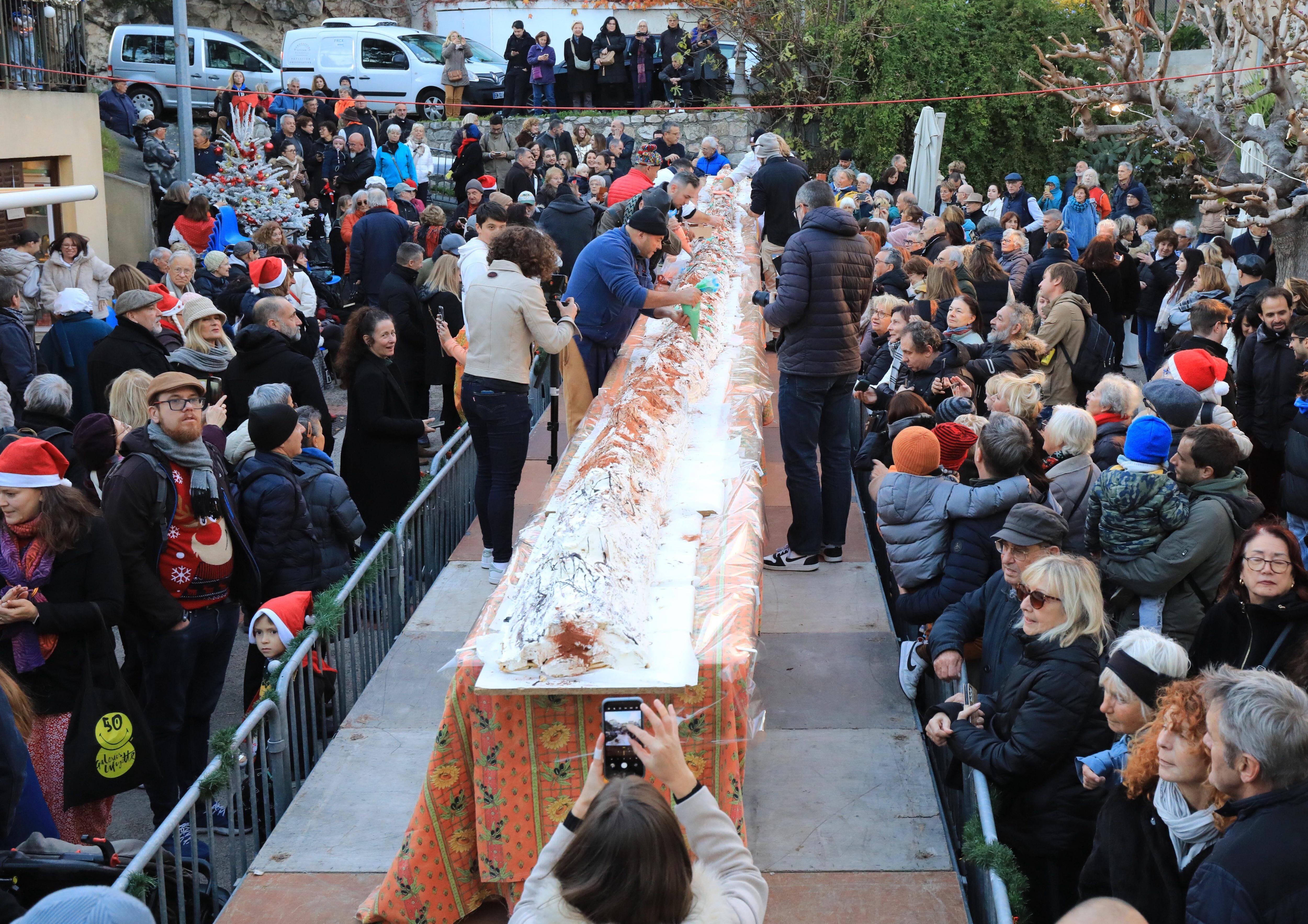 Comme chaque année, les Antibois ont dévoré la bûche géante du Safranier